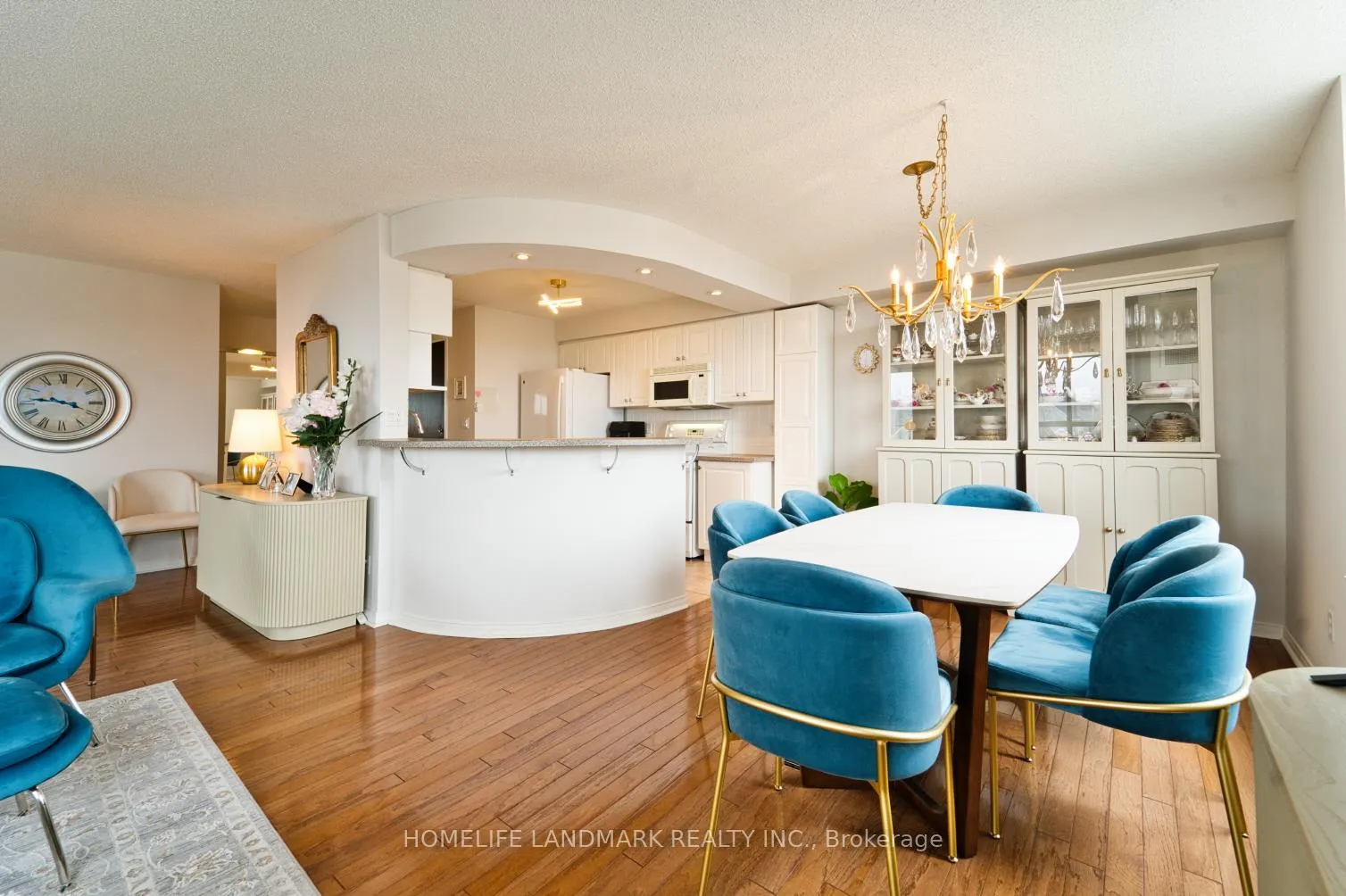 Photo 4 of Unit 421, 1733 Queen Street E, Toronto, The Beaches — HOMEH
