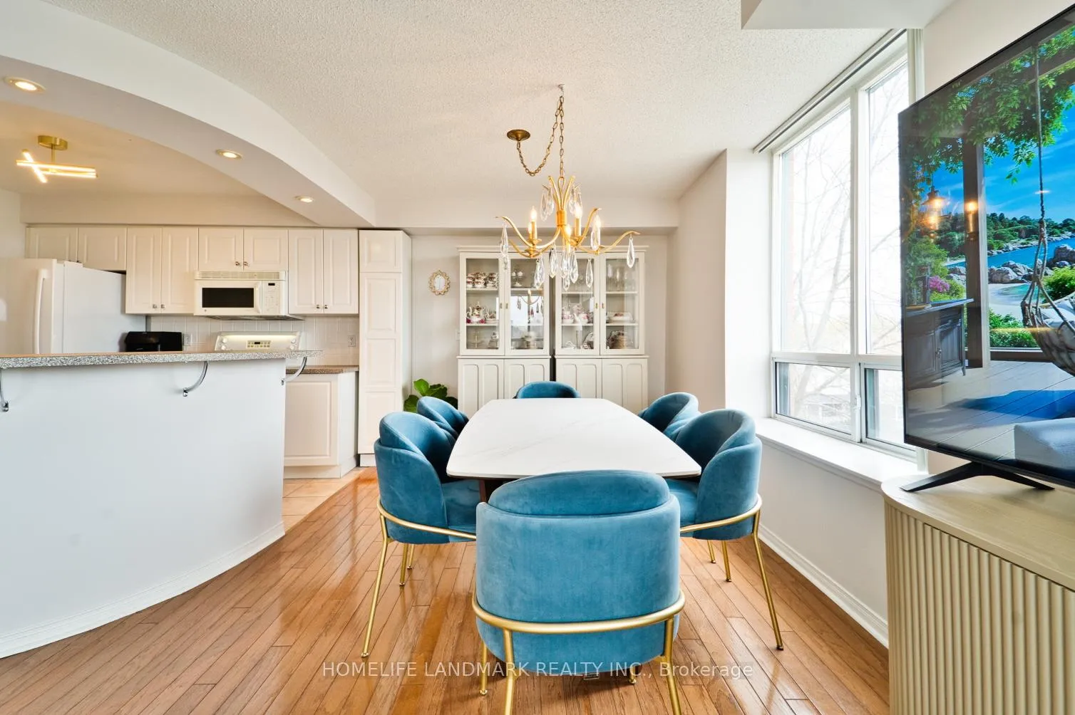 Photo 5 of Unit 421, 1733 Queen Street E, Toronto, The Beaches — HOMEH