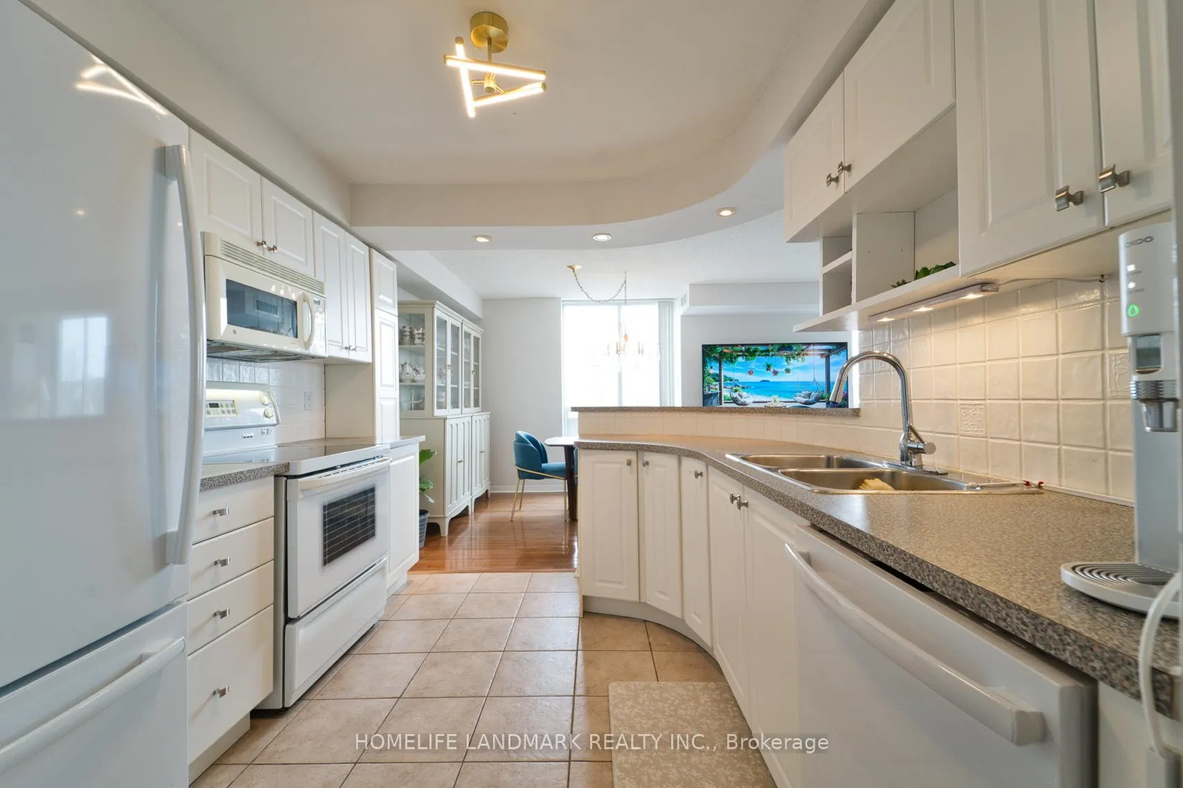 Photo 9 of Unit 421, 1733 Queen Street E, Toronto, The Beaches — HOMEH