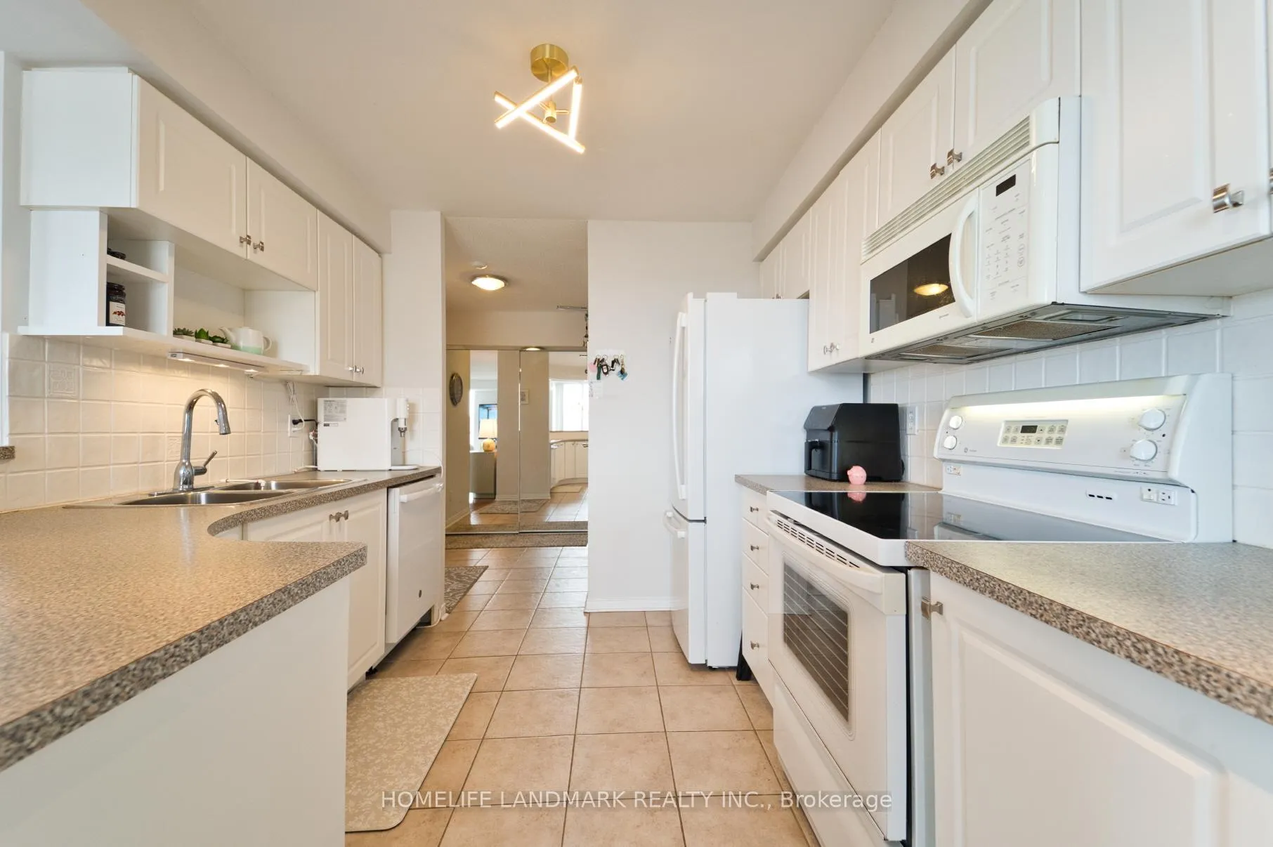 Photo 10 of Unit 421, 1733 Queen Street E, Toronto, The Beaches — HOMEH