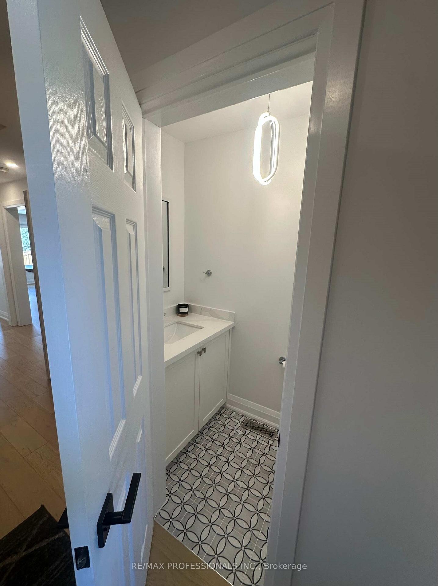 Photo 2 of 540 Eliza Crescent, Burlington, Appleby — HOMEH