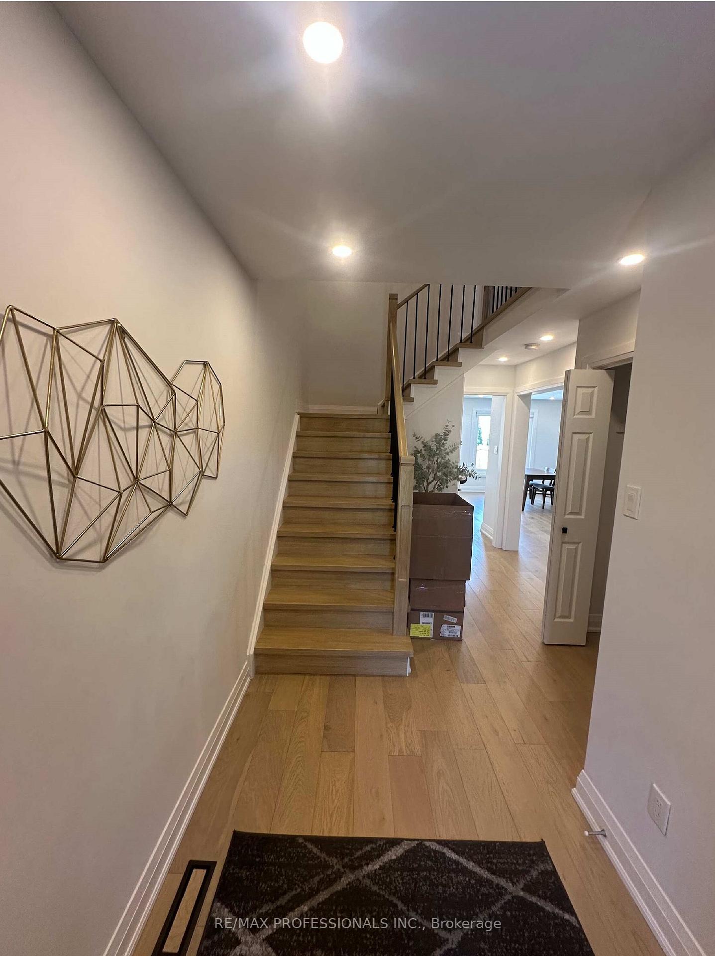 Photo 4 of 540 Eliza Crescent, Burlington, Appleby — HOMEH
