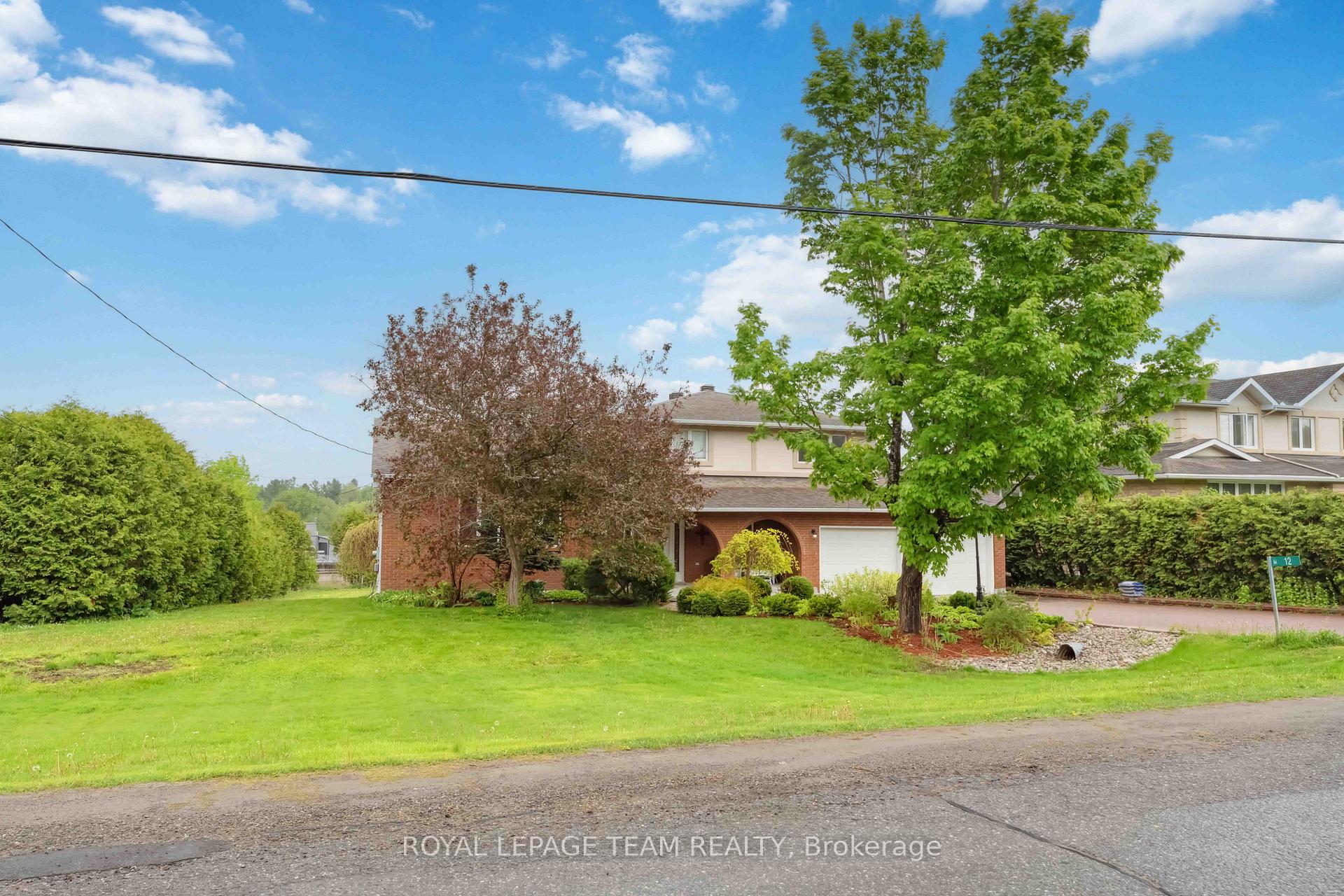 Photo 4 of 12 Queen Anne Crescent, Ottawa, Barrhaven East — HOMEH