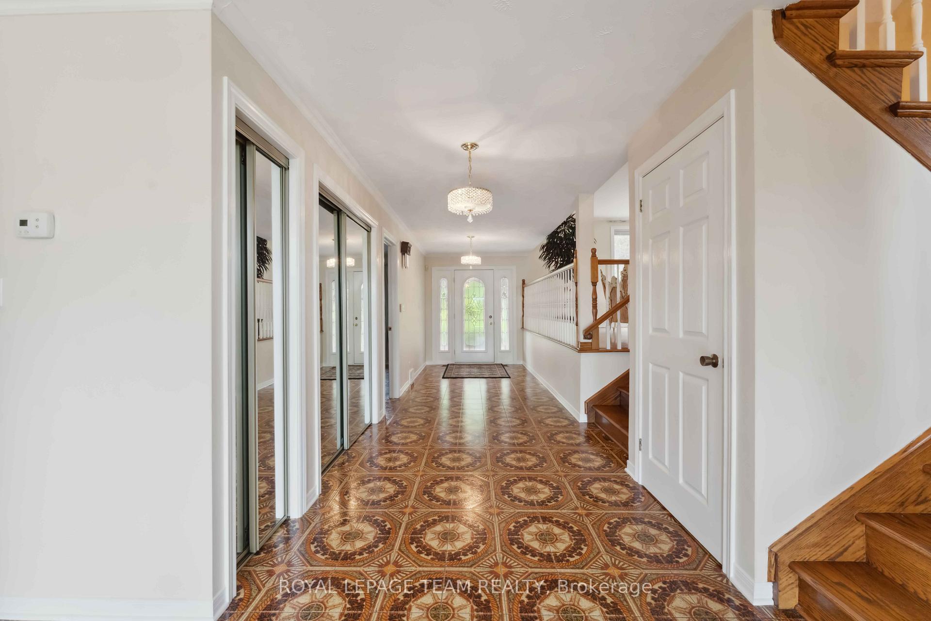 Photo 6 of 12 Queen Anne Crescent, Ottawa, Barrhaven East — HOMEH