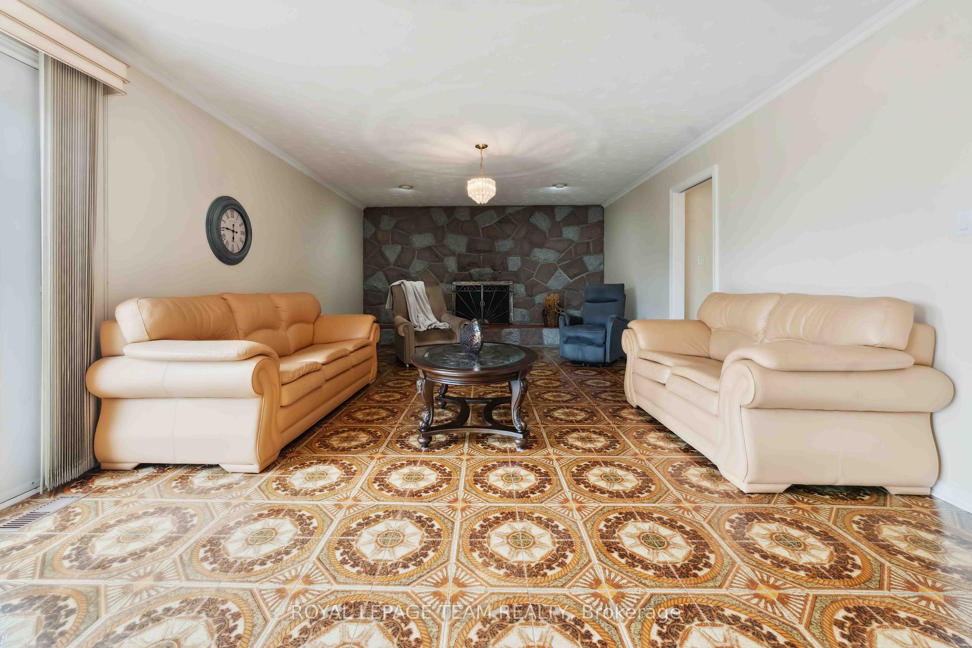 Photo 9 of 12 Queen Anne Crescent, Ottawa, Barrhaven East — HOMEH