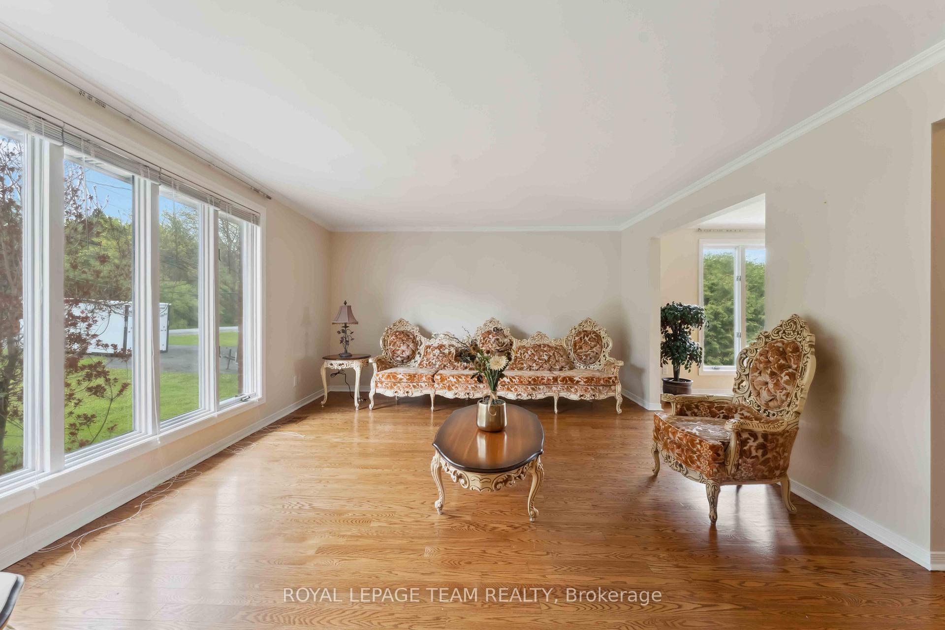 Photo 11 of 12 Queen Anne Crescent, Ottawa, Barrhaven East — HOMEH
