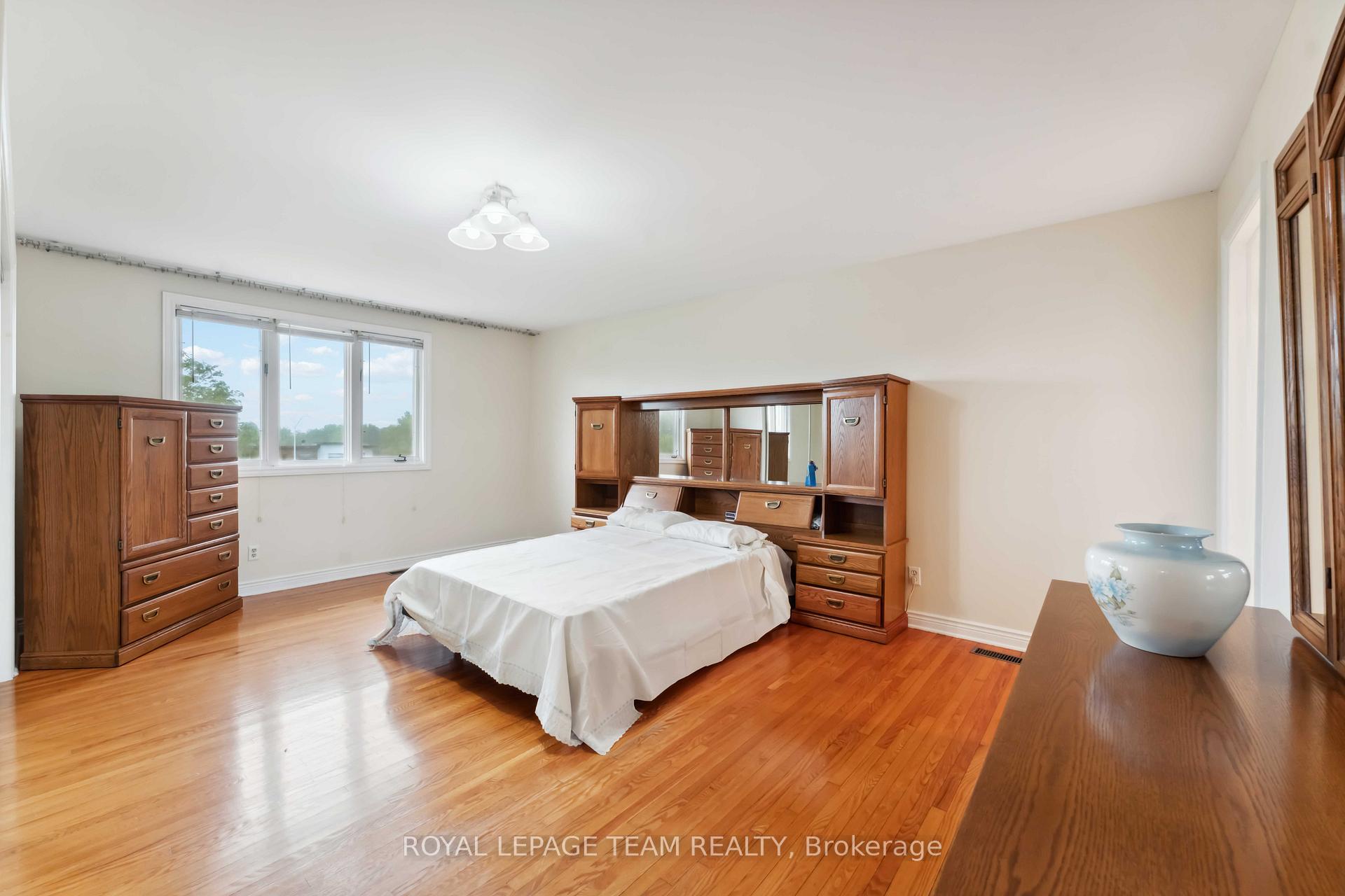 Photo 25 of 12 Queen Anne Crescent, Ottawa, Barrhaven East — HOMEH