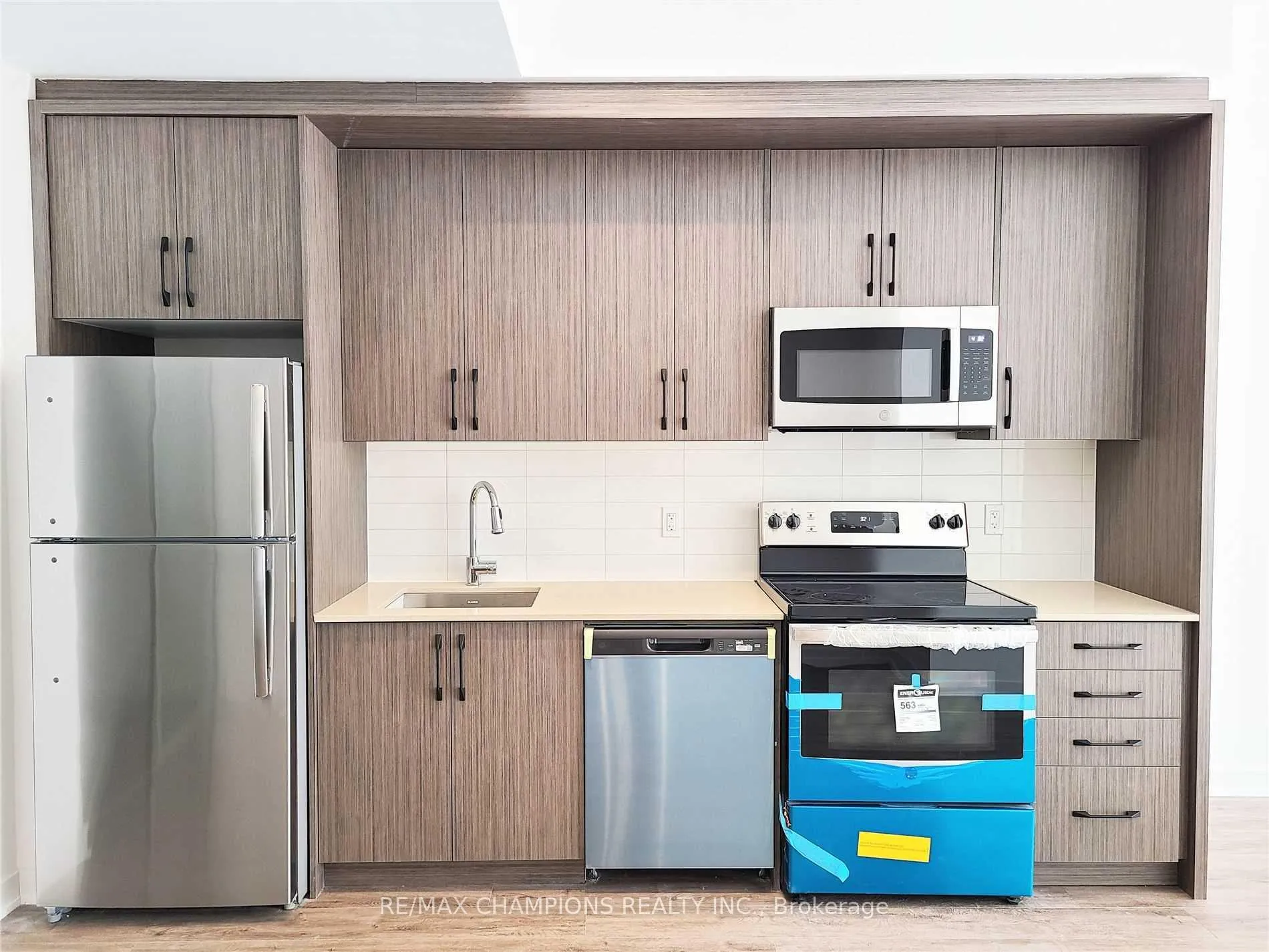 Photo 4 of Unit 311, 1 Cardiff Road, Toronto, Mount Pleasant East — HOMEH