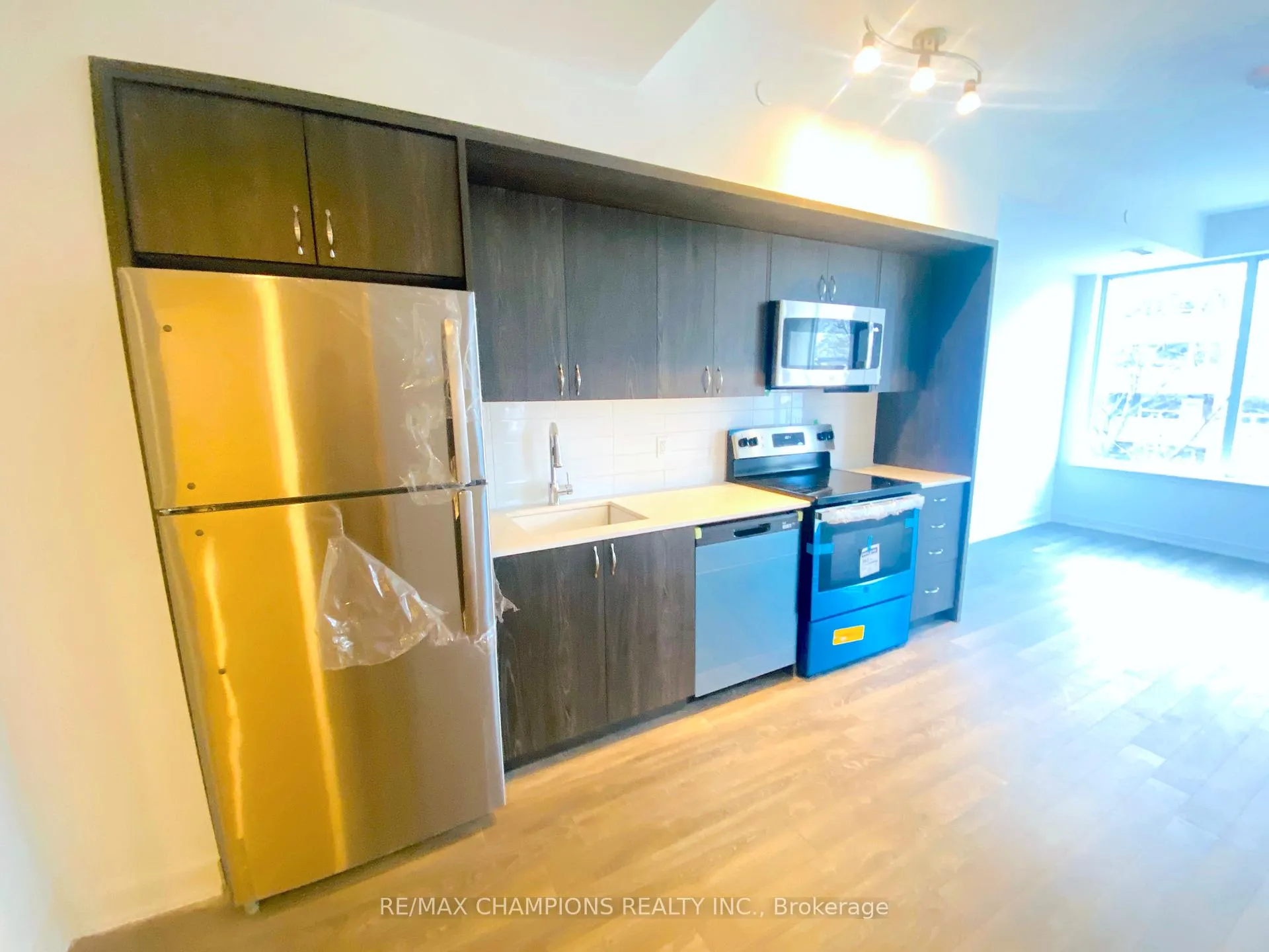 Photo 5 of Unit 311, 1 Cardiff Road, Toronto, Mount Pleasant East — HOMEH