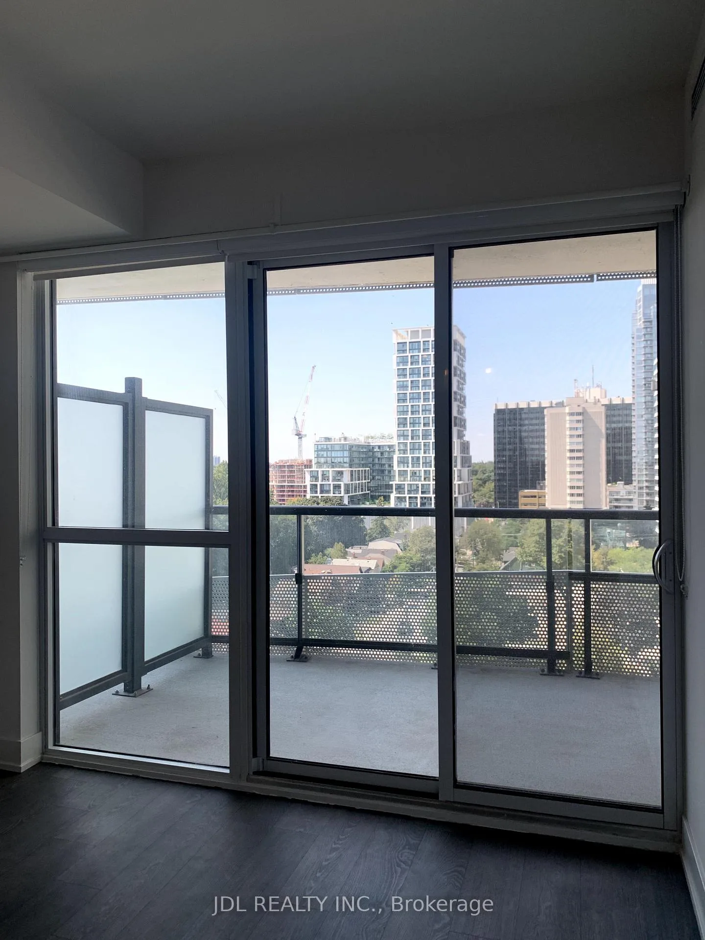 Photo 9 of Unit 805, 11 Lillian Street, Toronto, Mount Pleasant West — HOMEH