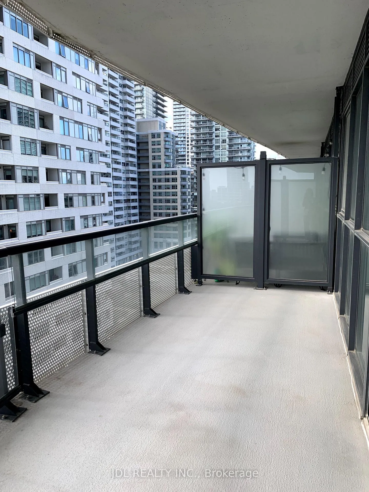 Photo 14 of Unit 805, 11 Lillian Street, Toronto, Mount Pleasant West — HOMEH