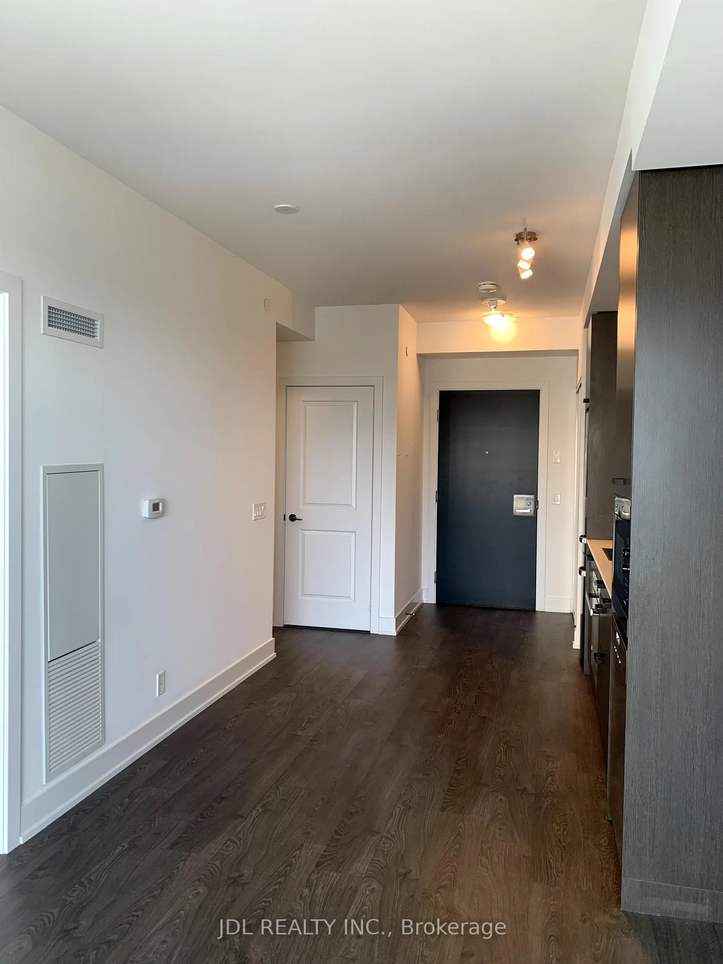 Photo 16 of Unit 805, 11 Lillian Street, Toronto, Mount Pleasant West — HOMEH