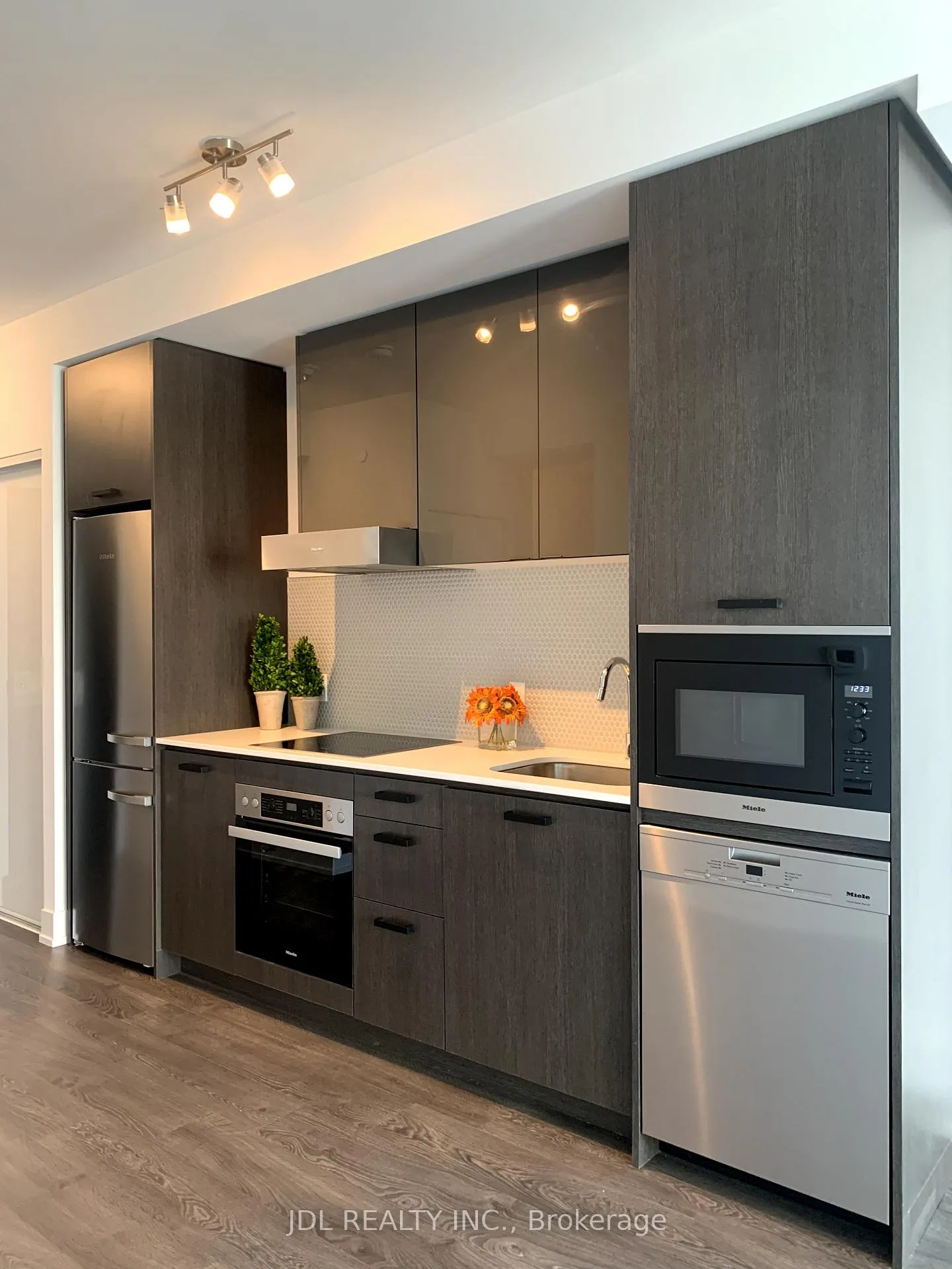Photo 17 of Unit 805, 11 Lillian Street, Toronto, Mount Pleasant West — HOMEH
