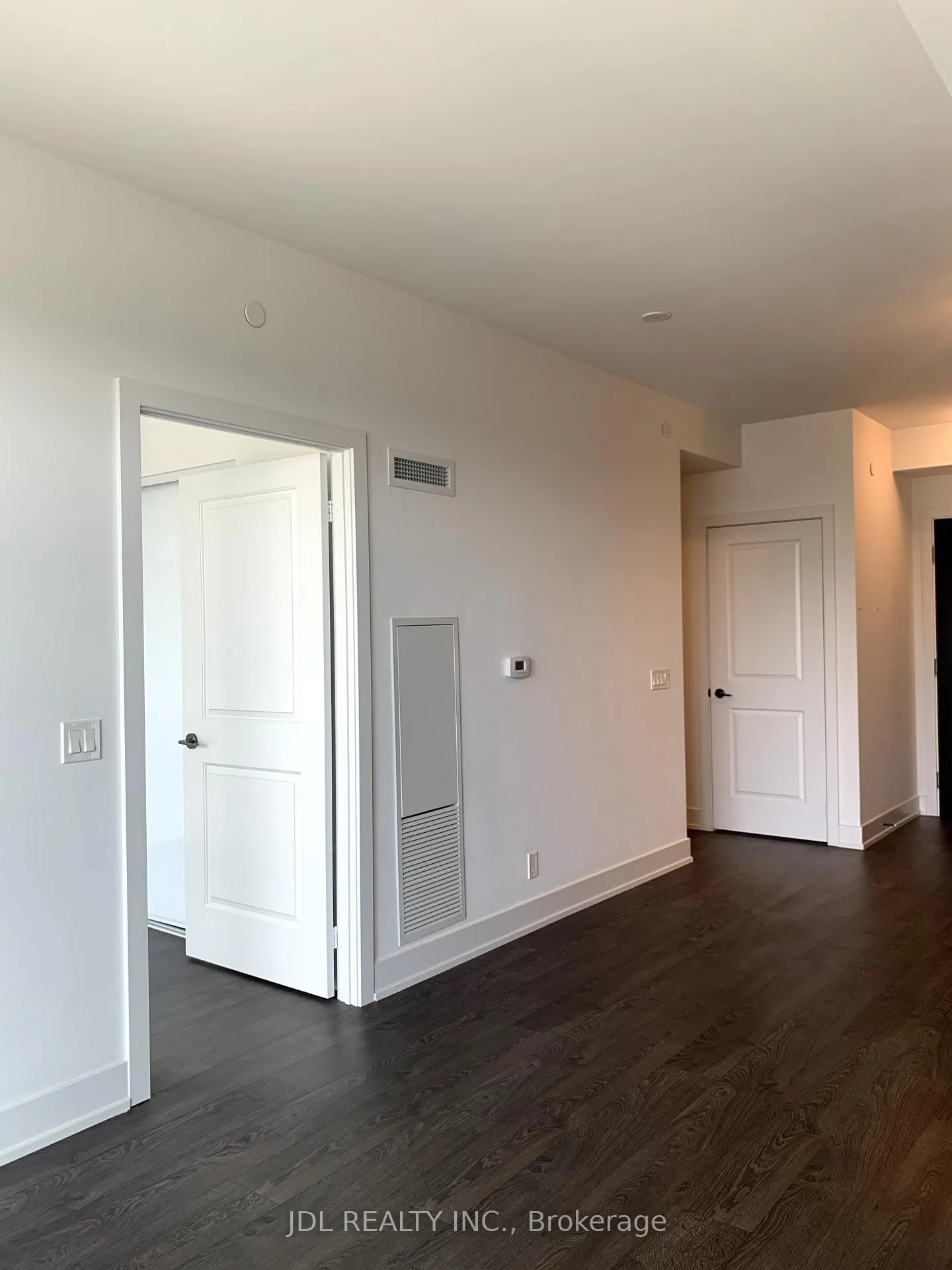 Photo 18 of Unit 805, 11 Lillian Street, Toronto, Mount Pleasant West — HOMEH