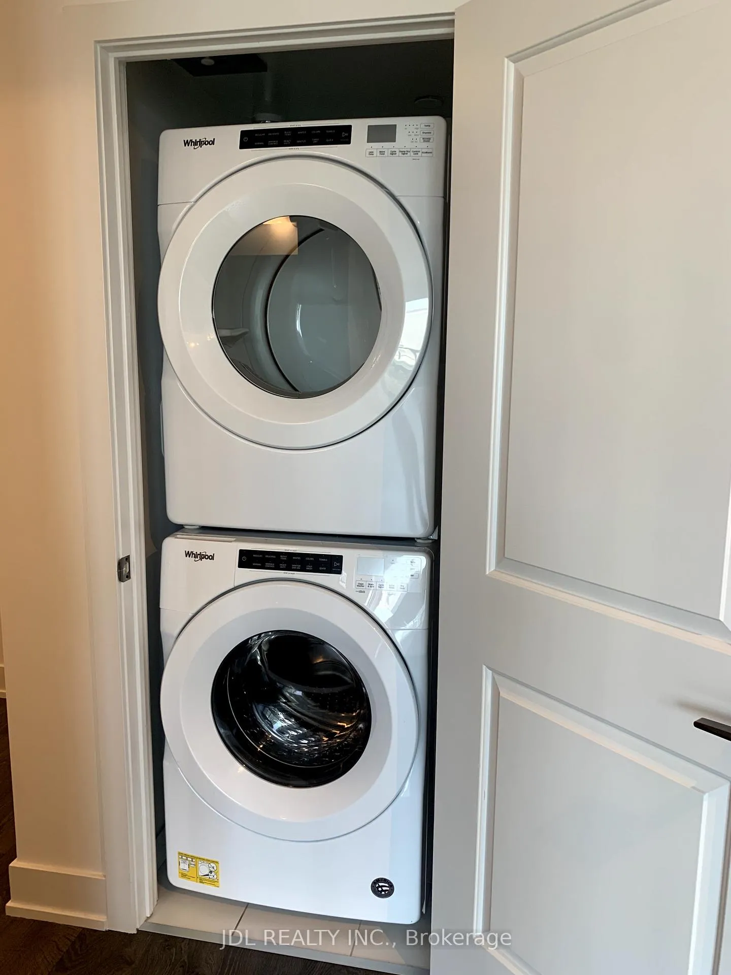 Photo 19 of Unit 805, 11 Lillian Street, Toronto, Mount Pleasant West — HOMEH