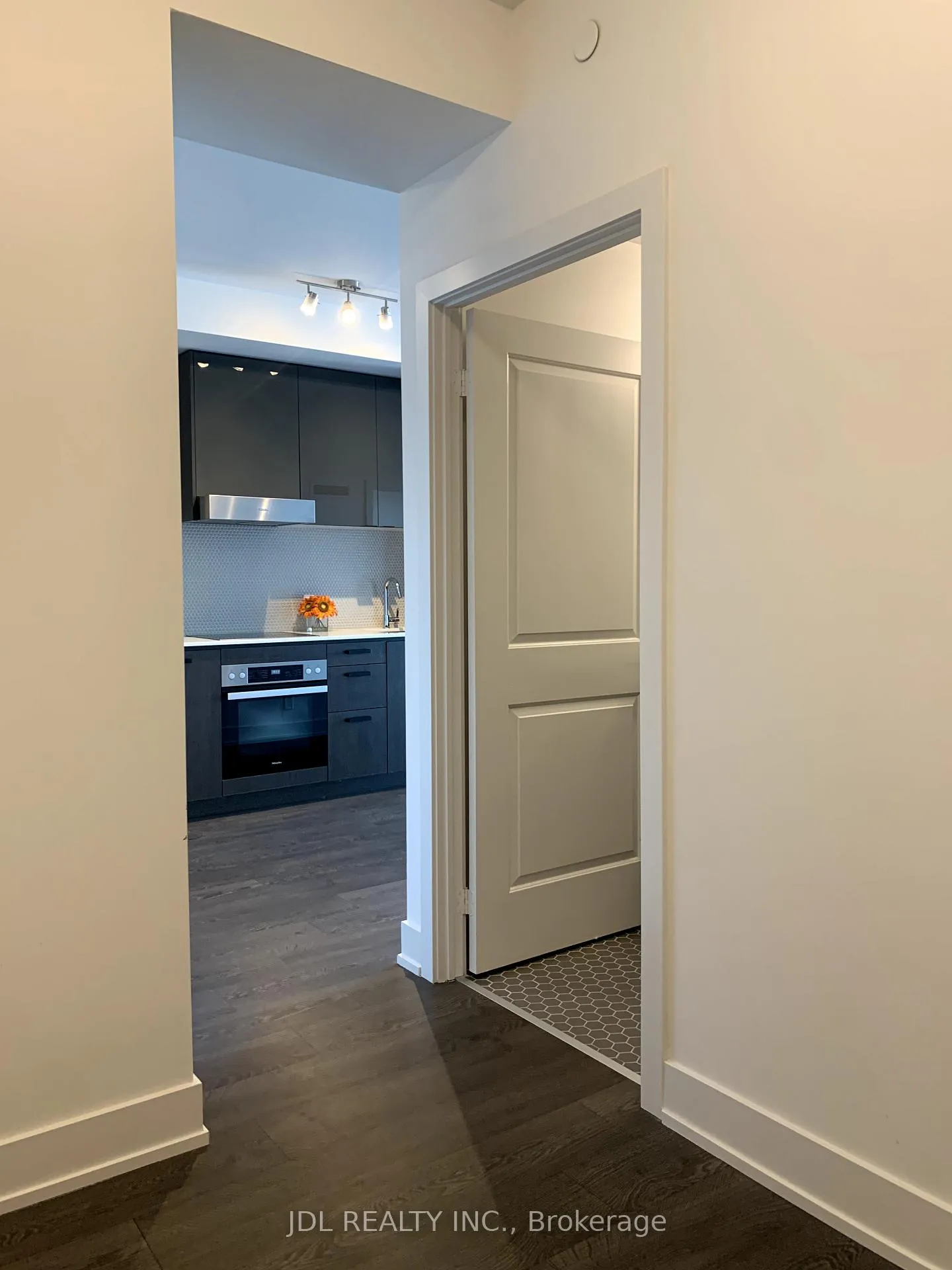 Photo 22 of Unit 805, 11 Lillian Street, Toronto, Mount Pleasant West — HOMEH