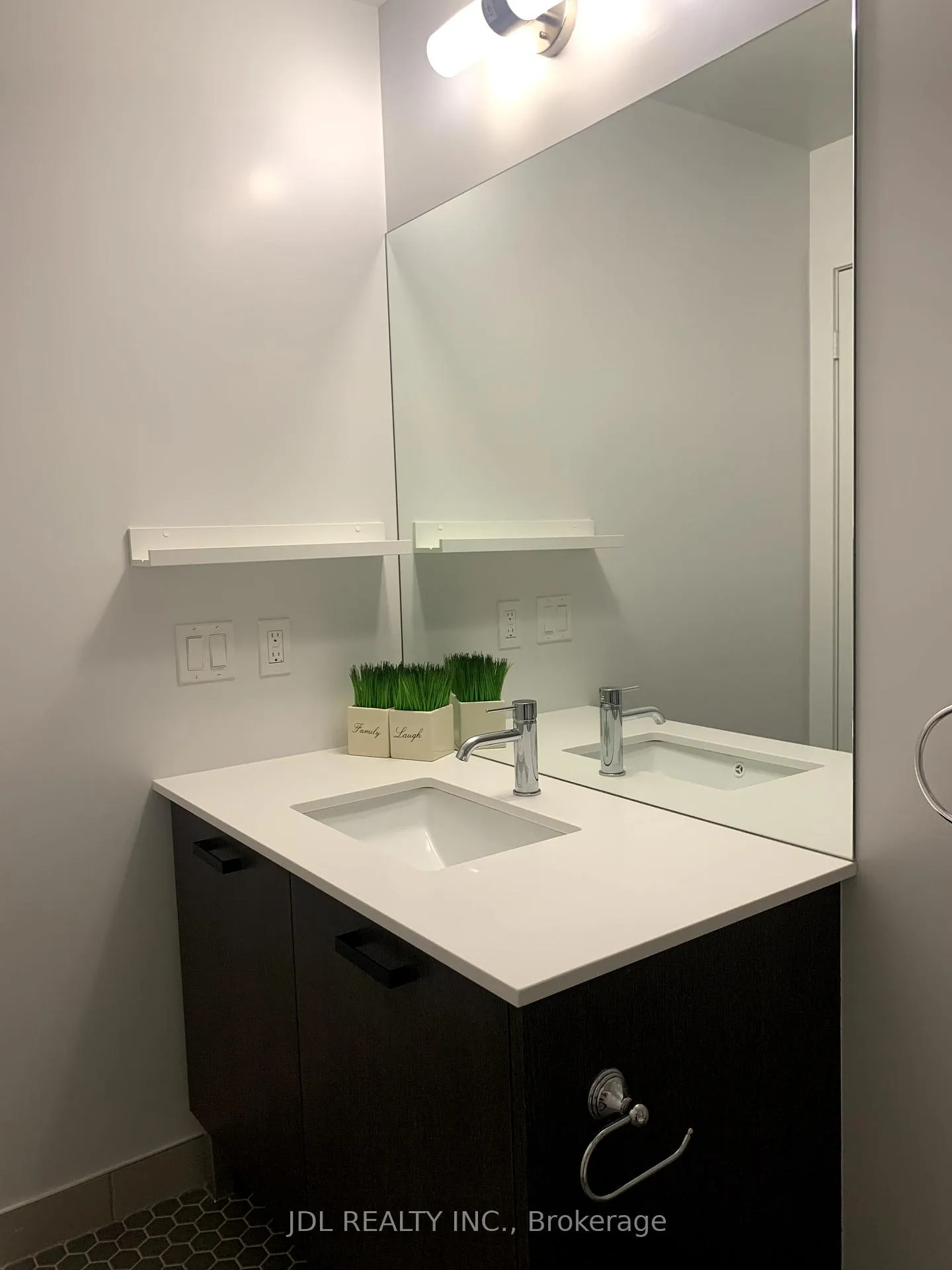 Photo 25 of Unit 805, 11 Lillian Street, Toronto, Mount Pleasant West — HOMEH