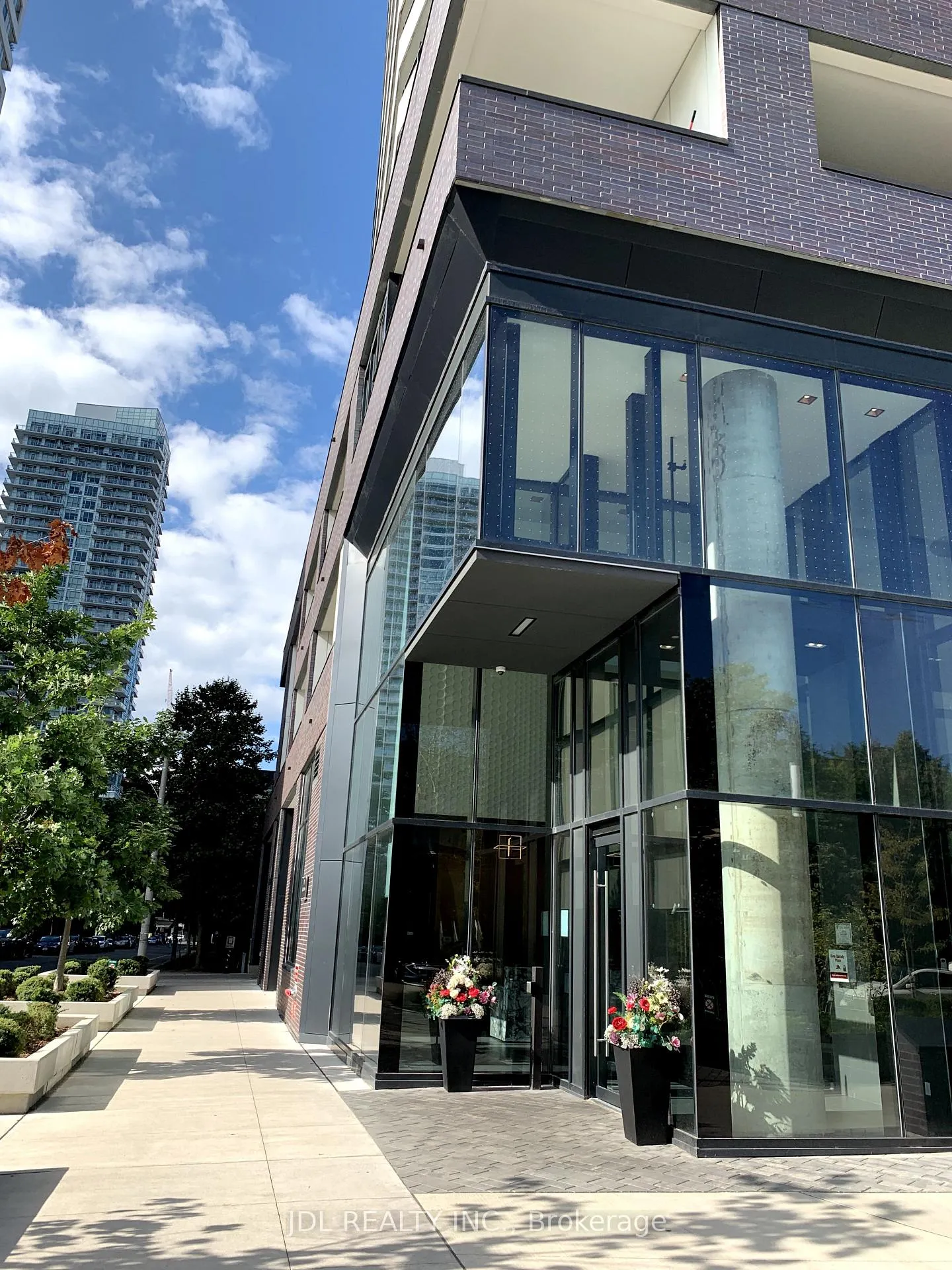 Photo 40 of Unit 805, 11 Lillian Street, Toronto, Mount Pleasant West — HOMEH