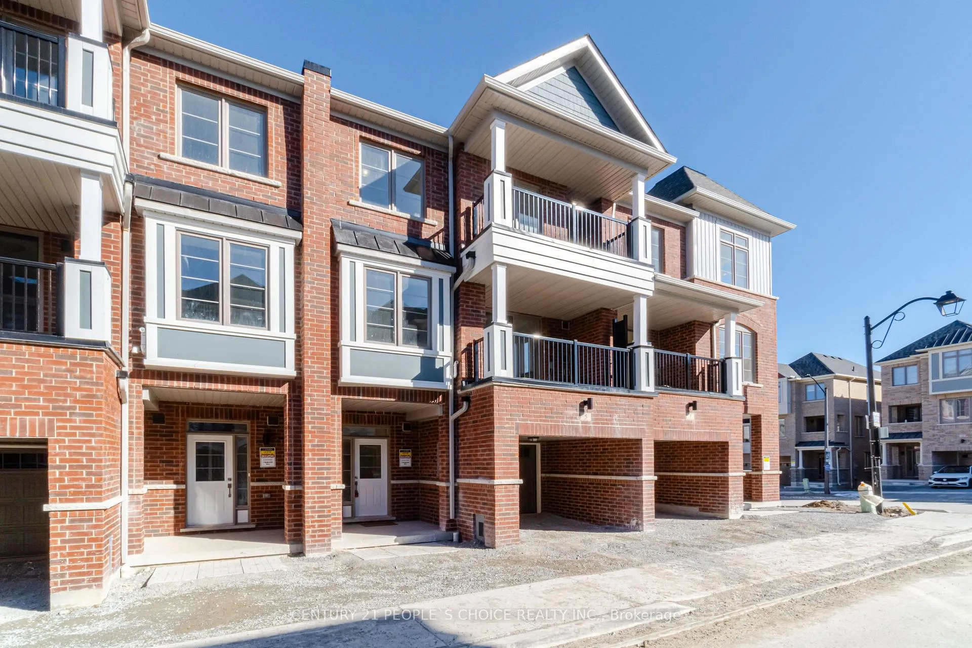 Photo 3 of 5 Waterside Way, Whitby, Downtown Whitby — HOMEH