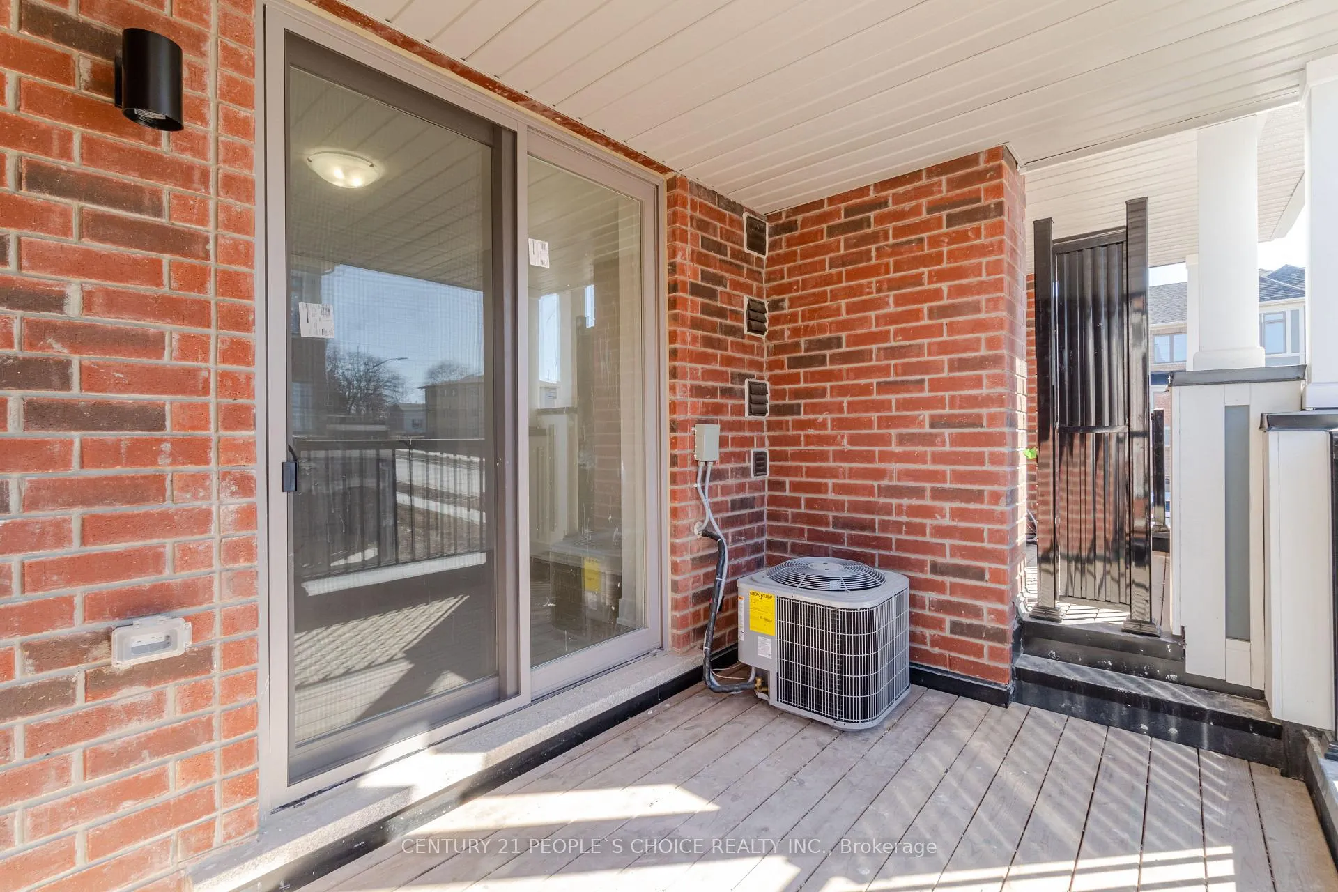 Photo 17 of 5 Waterside Way, Whitby, Downtown Whitby — HOMEH