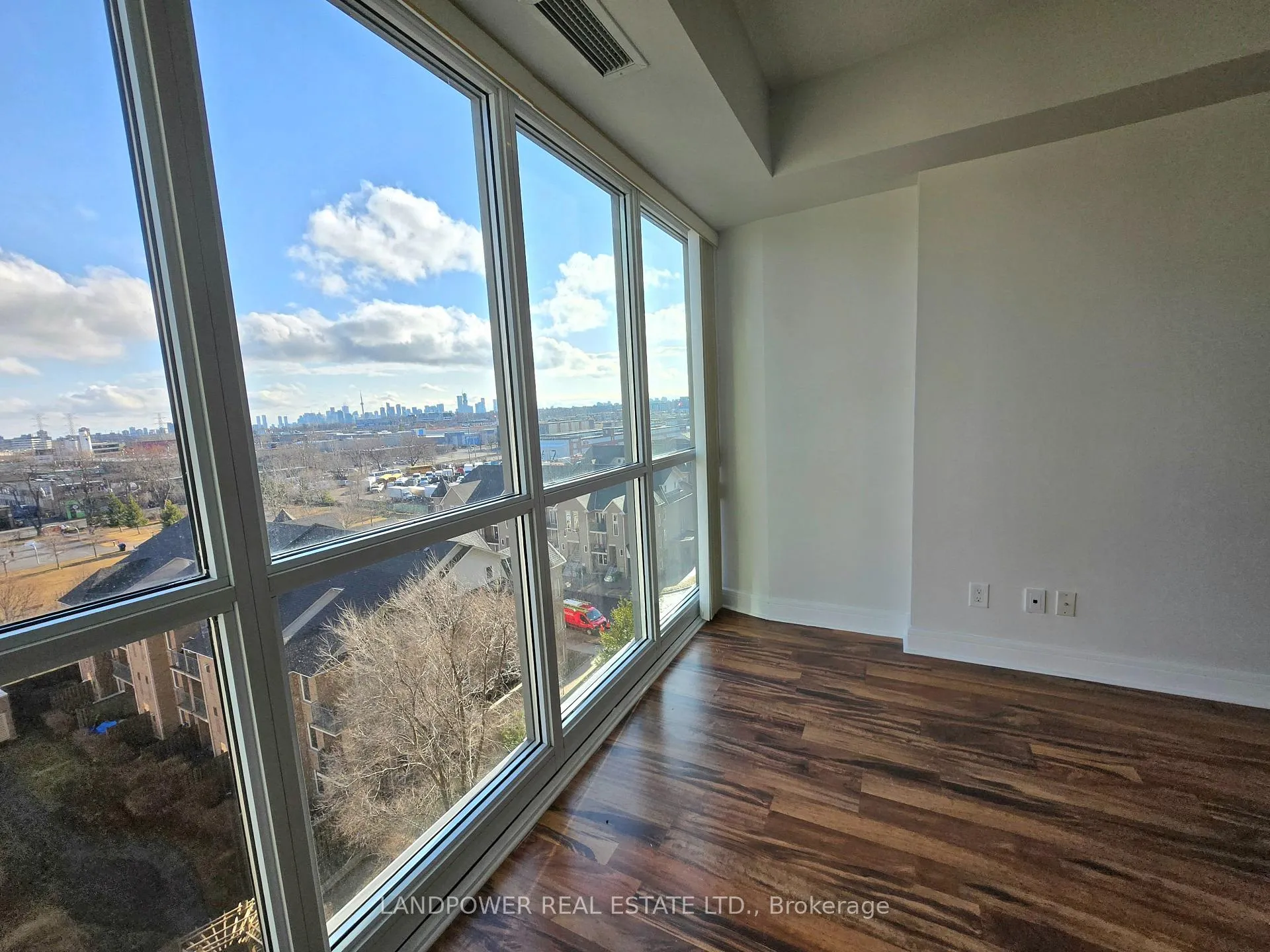 Photo 2 of Unit 710, 35 Brian Peck Crescent, Toronto, Thorncliffe Park — HOMEH
