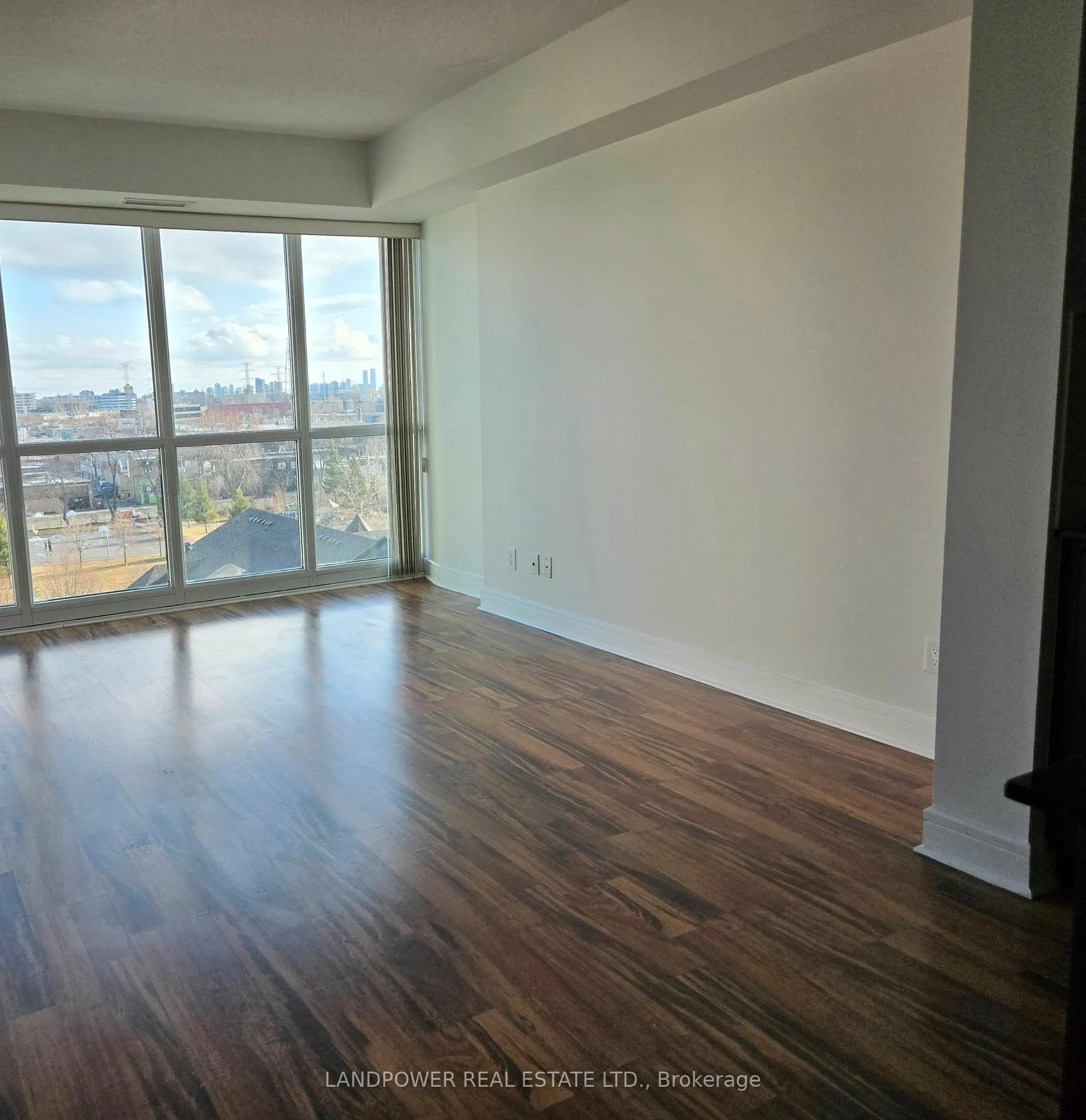 Photo 4 of Unit 710, 35 Brian Peck Crescent, Toronto, Thorncliffe Park — HOMEH
