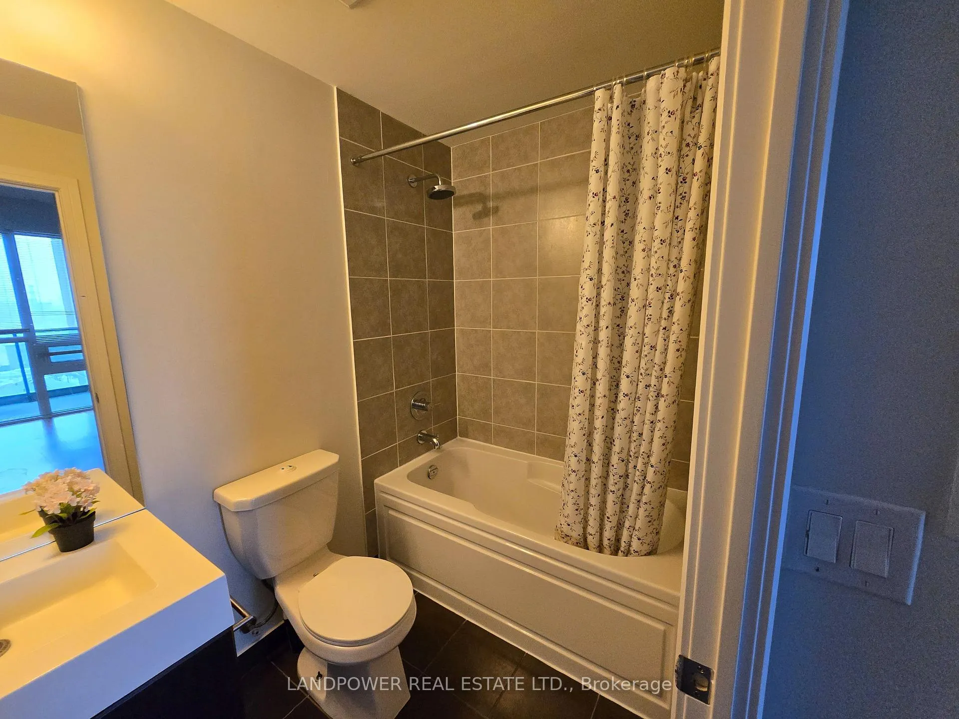 Photo 8 of Unit 710, 35 Brian Peck Crescent, Toronto, Thorncliffe Park — HOMEH