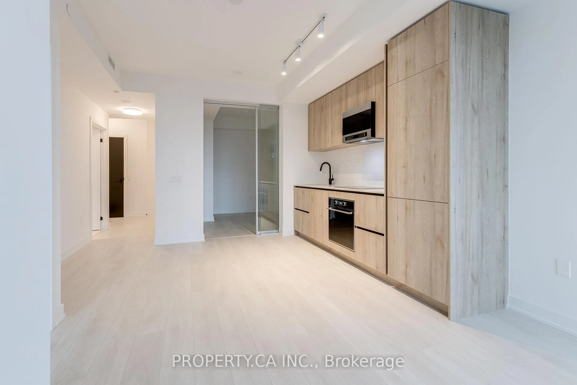 Photo 8 of Unit 1213, 127 Broadway Avenue, Toronto, Mount Pleasant West — HOMEH