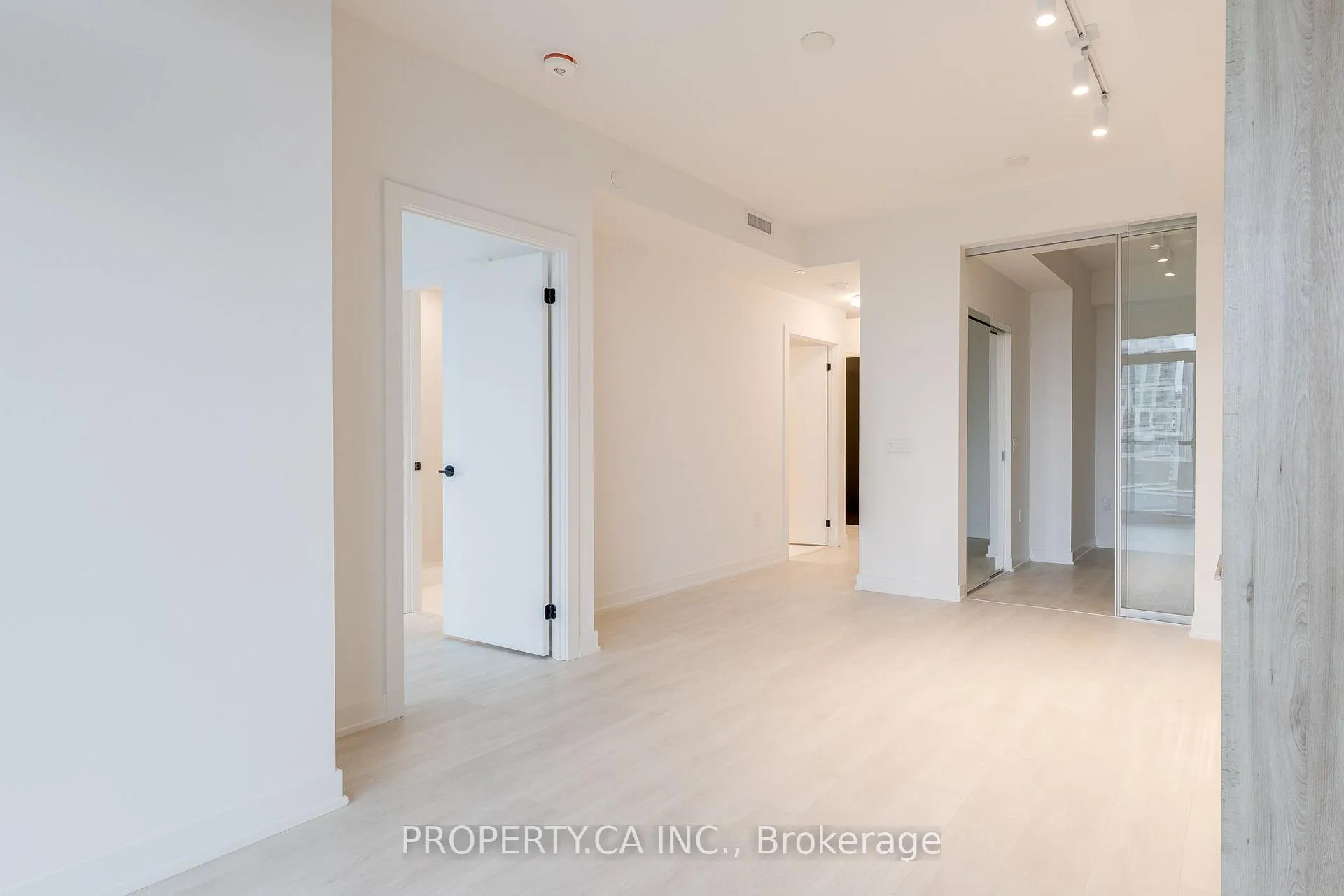 Photo 9 of Unit 1213, 127 Broadway Avenue, Toronto, Mount Pleasant West — HOMEH