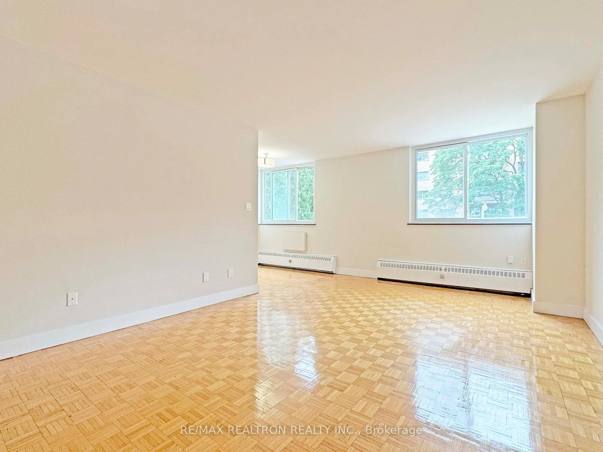 Photo 1 of Unit 205, 10 Shallmar Boulevard, Toronto, Forest Hill North — HOMEH