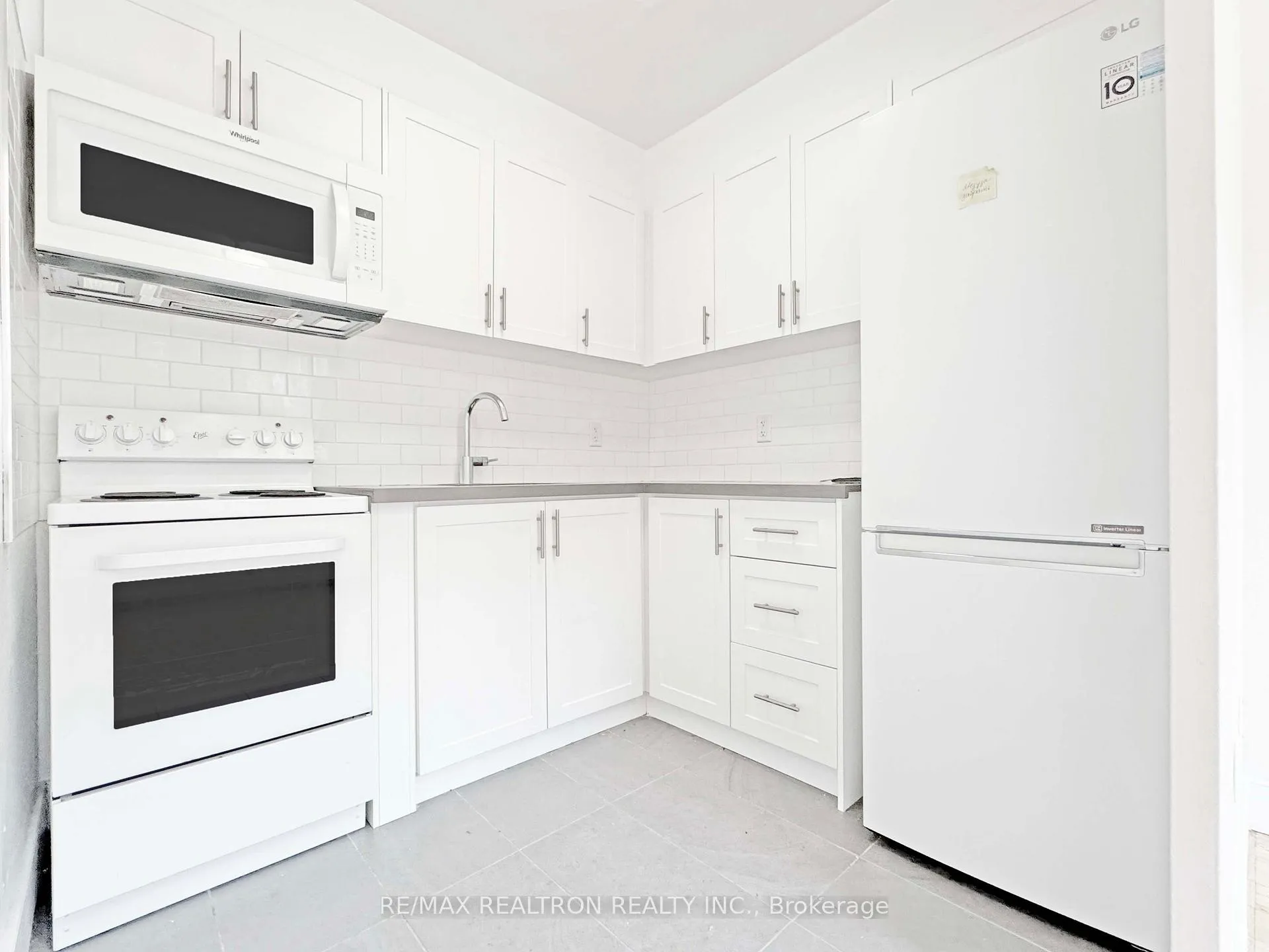 Photo 7 of Unit 205, 10 Shallmar Boulevard, Toronto, Forest Hill North — HOMEH