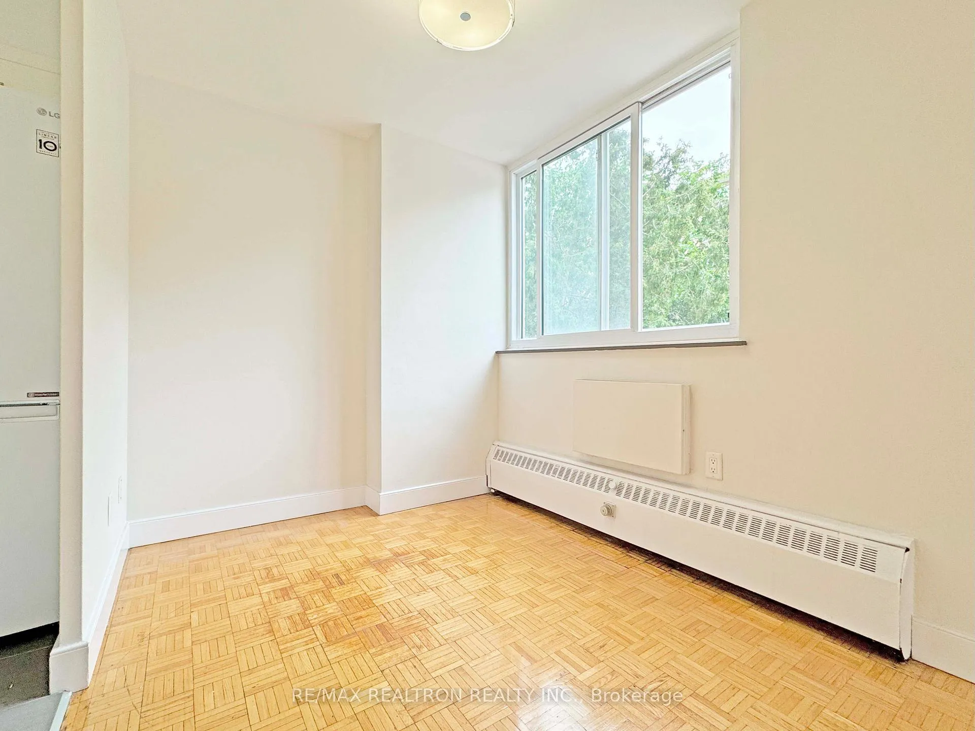 Photo 8 of Unit 205, 10 Shallmar Boulevard, Toronto, Forest Hill North — HOMEH