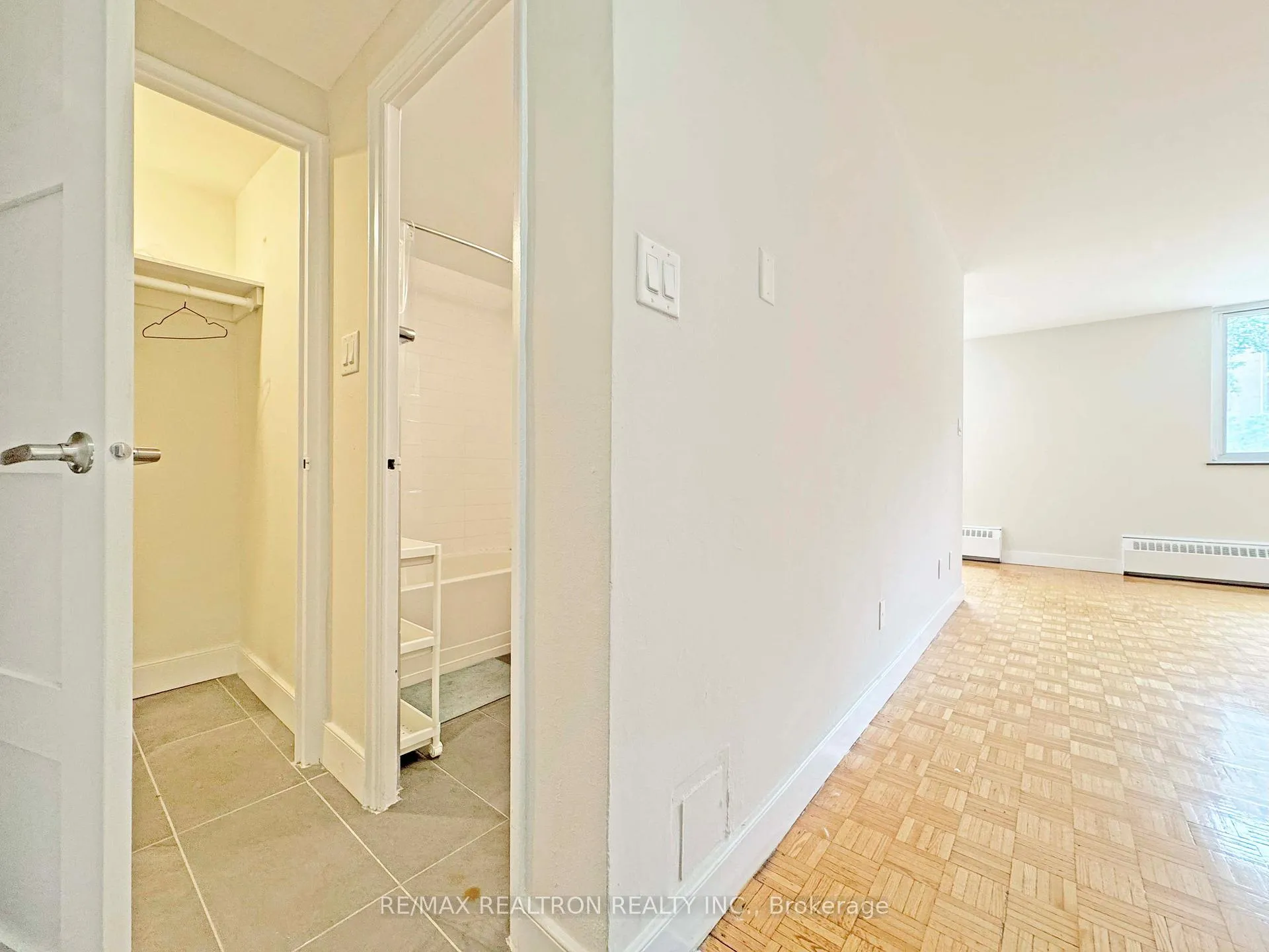 Photo 9 of Unit 205, 10 Shallmar Boulevard, Toronto, Forest Hill North — HOMEH