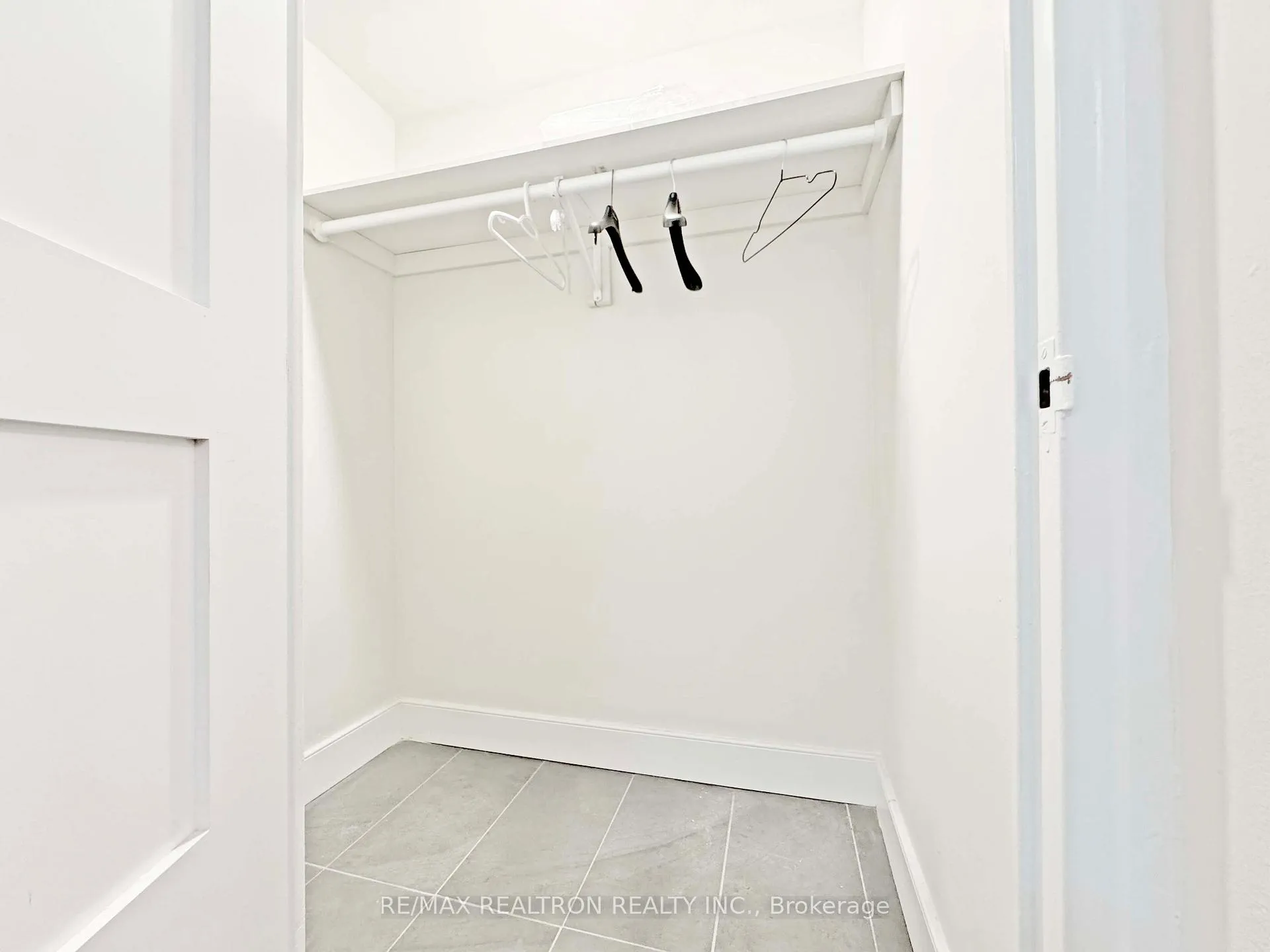 Photo 11 of Unit 205, 10 Shallmar Boulevard, Toronto, Forest Hill North — HOMEH