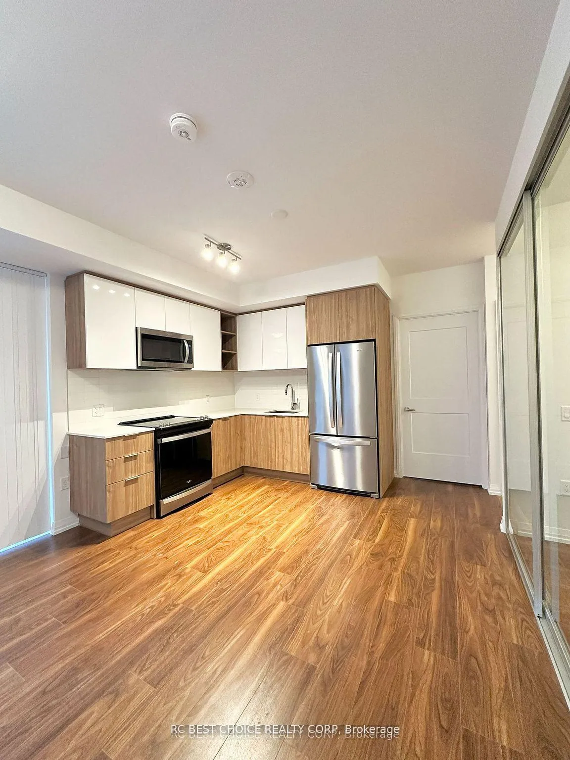 Photo 2 of Unit 617, 50 Dunfield Avenue, Toronto, Mount Pleasant West — HOMEH