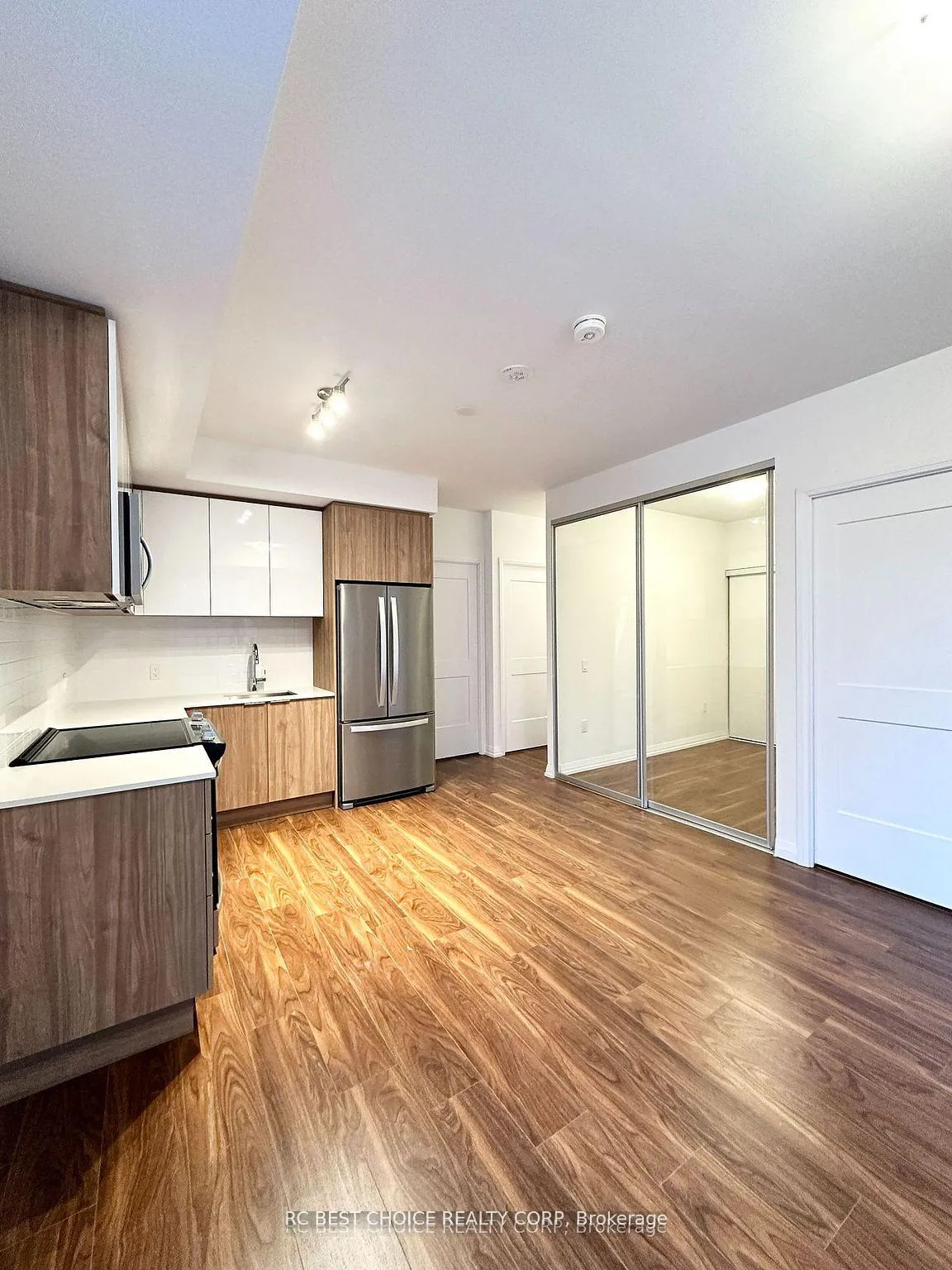 Photo 4 of Unit 617, 50 Dunfield Avenue, Toronto, Mount Pleasant West — HOMEH