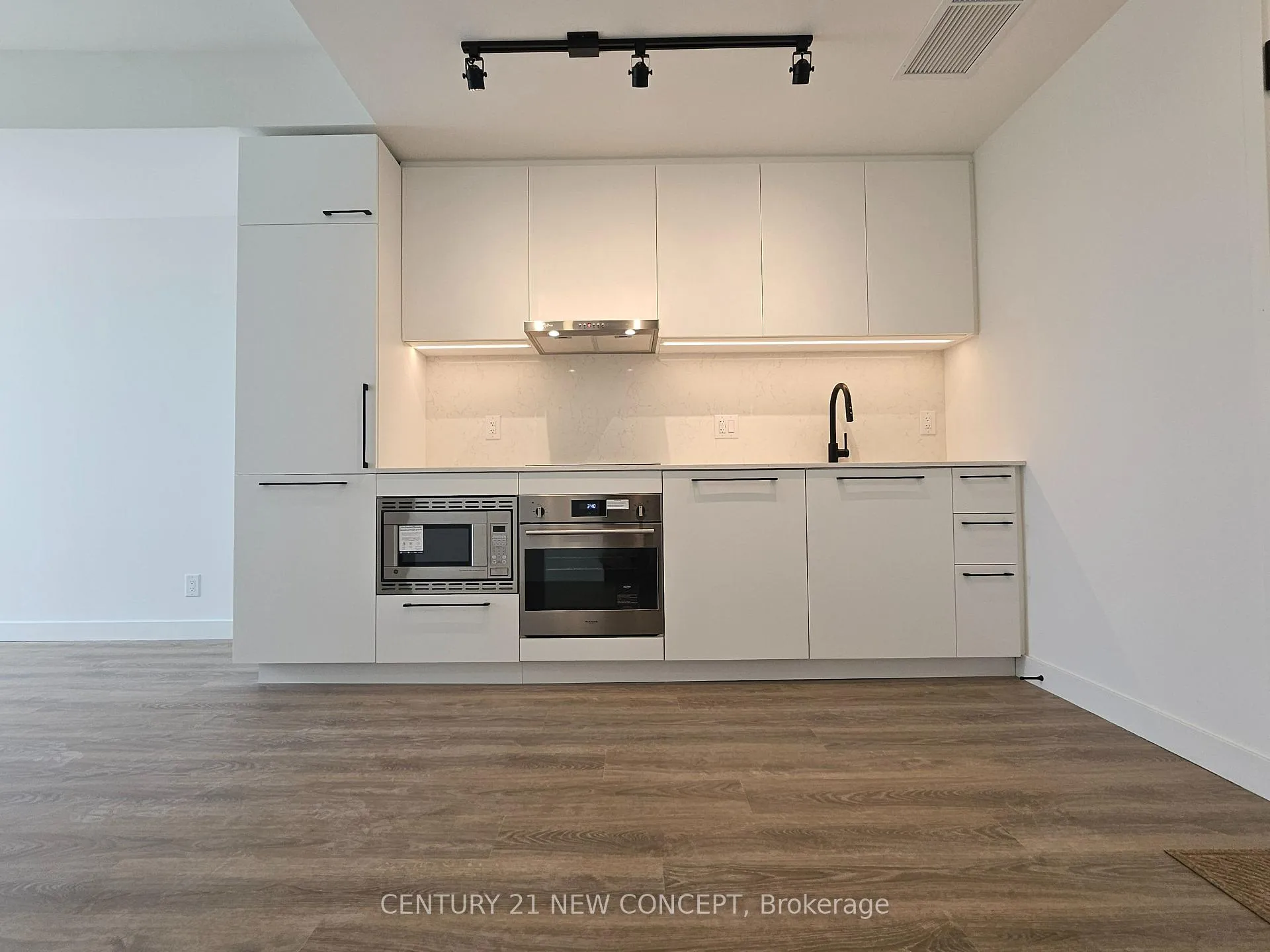 Photo 3 of Unit 906, 1050 Eastern Avenue, Toronto, The Beaches — HOMEH