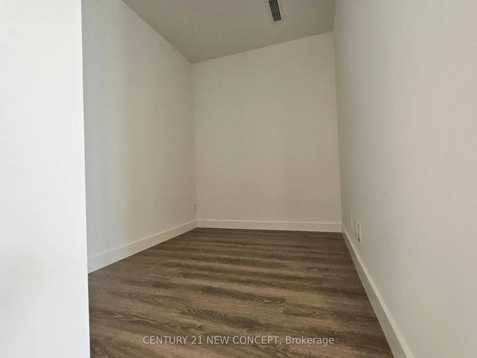 Photo 4 of Unit 906, 1050 Eastern Avenue, Toronto, The Beaches — HOMEH