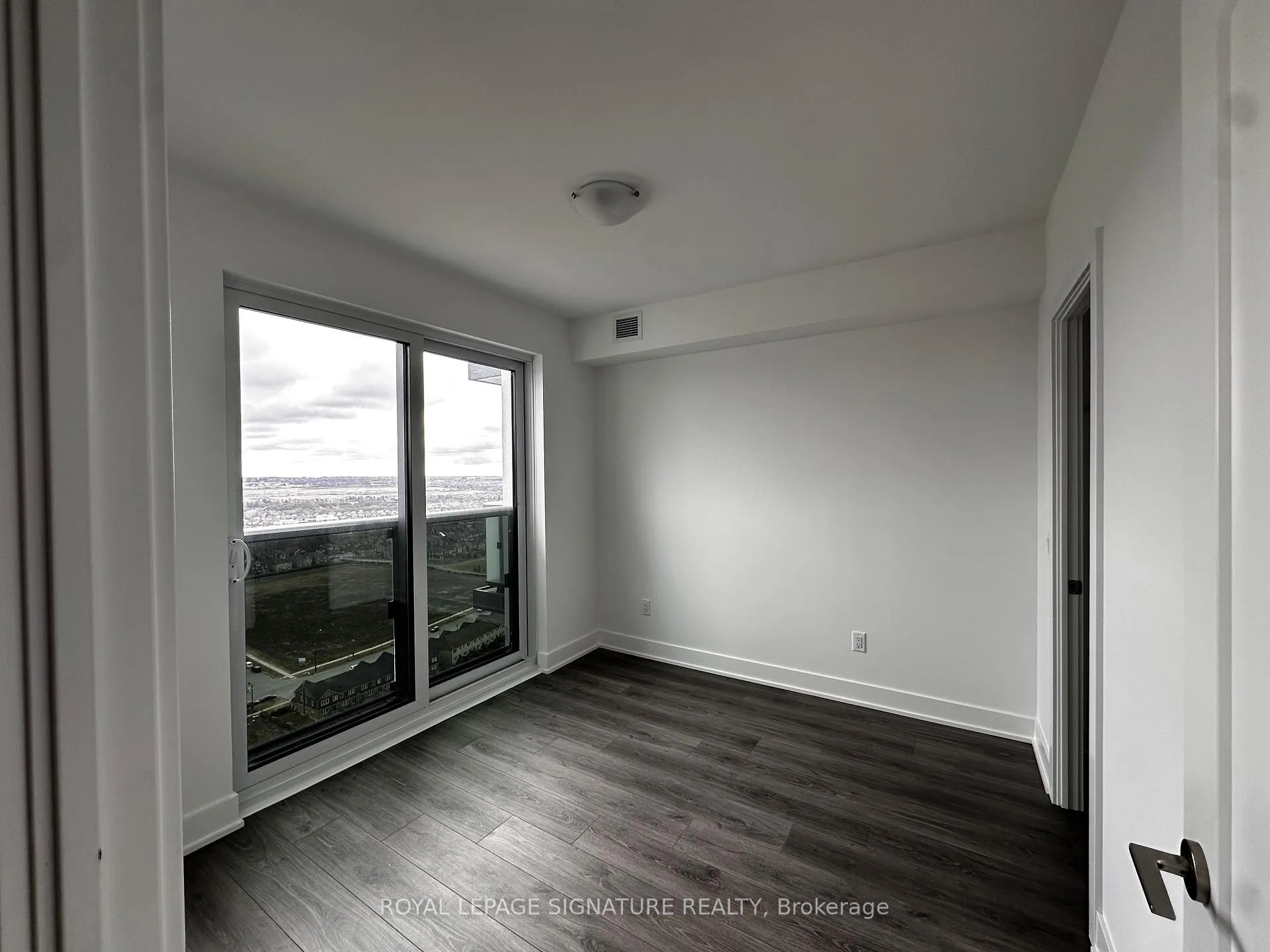 Photo 8 of Unit 2619, 2545 Simcoe Street N, Oshawa, Windfields — HOMEH