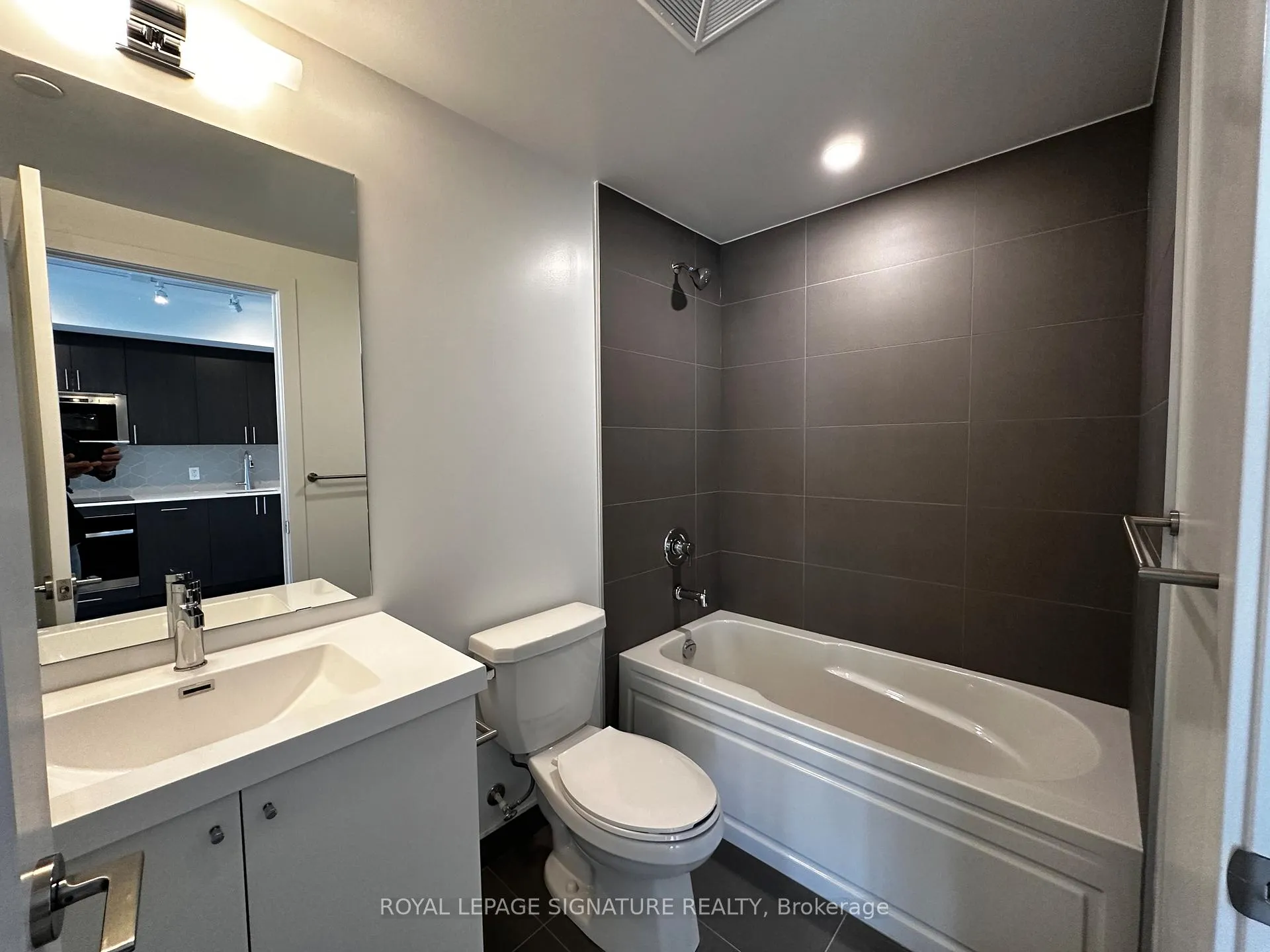 Photo 11 of Unit 2619, 2545 Simcoe Street N, Oshawa, Windfields — HOMEH