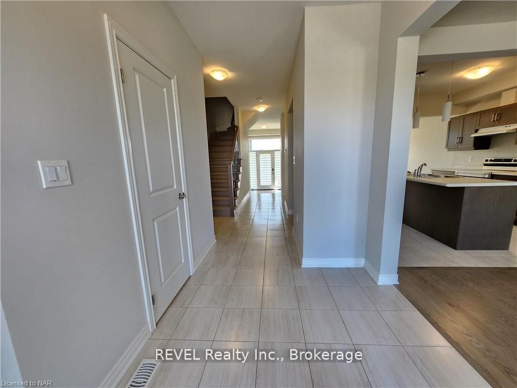 Photo 3 of 62 Summersides Blvd, Pelham, Fonthill — HOMEH