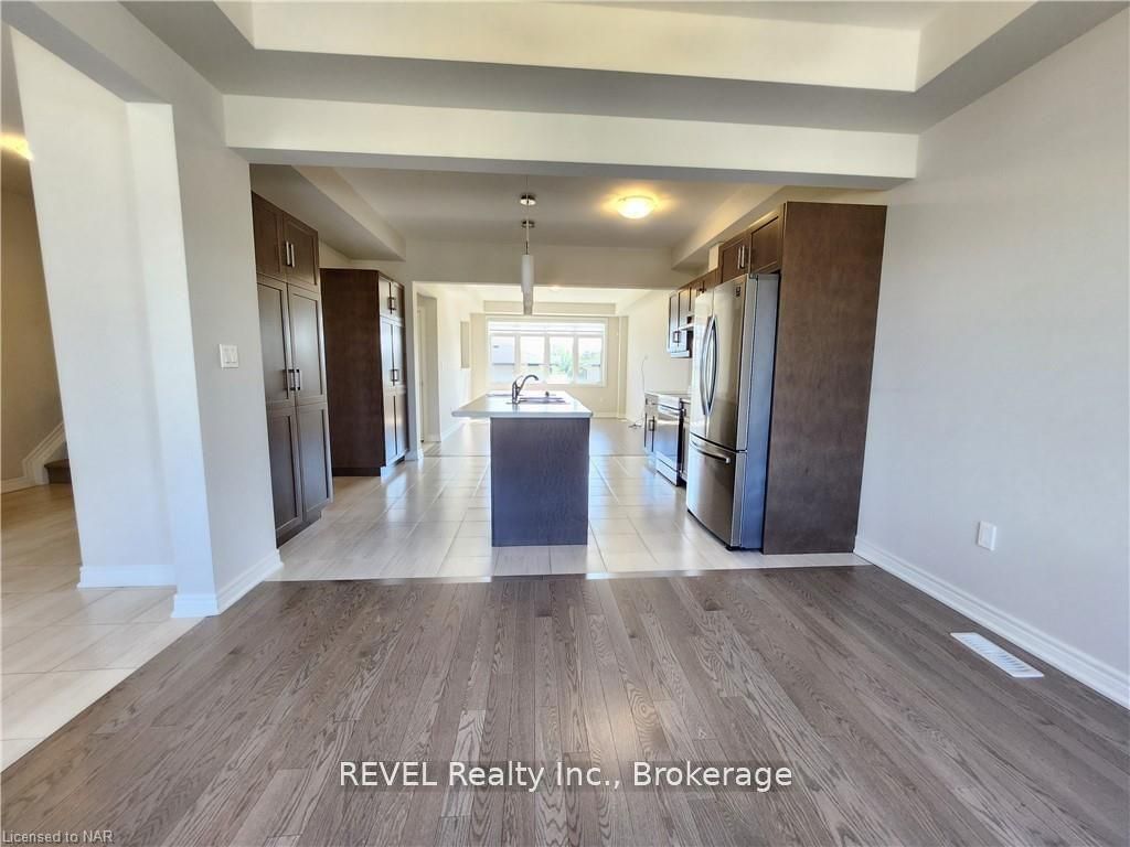 Photo 6 of 62 Summersides Blvd, Pelham, Fonthill — HOMEH