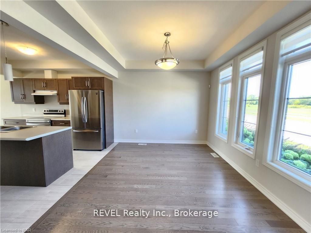 Photo 7 of 62 Summersides Blvd, Pelham, Fonthill — HOMEH
