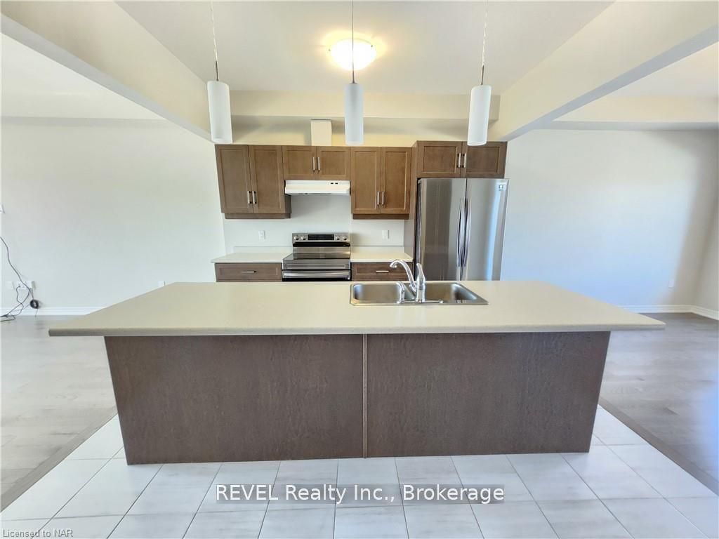 Photo 8 of 62 Summersides Blvd, Pelham, Fonthill — HOMEH