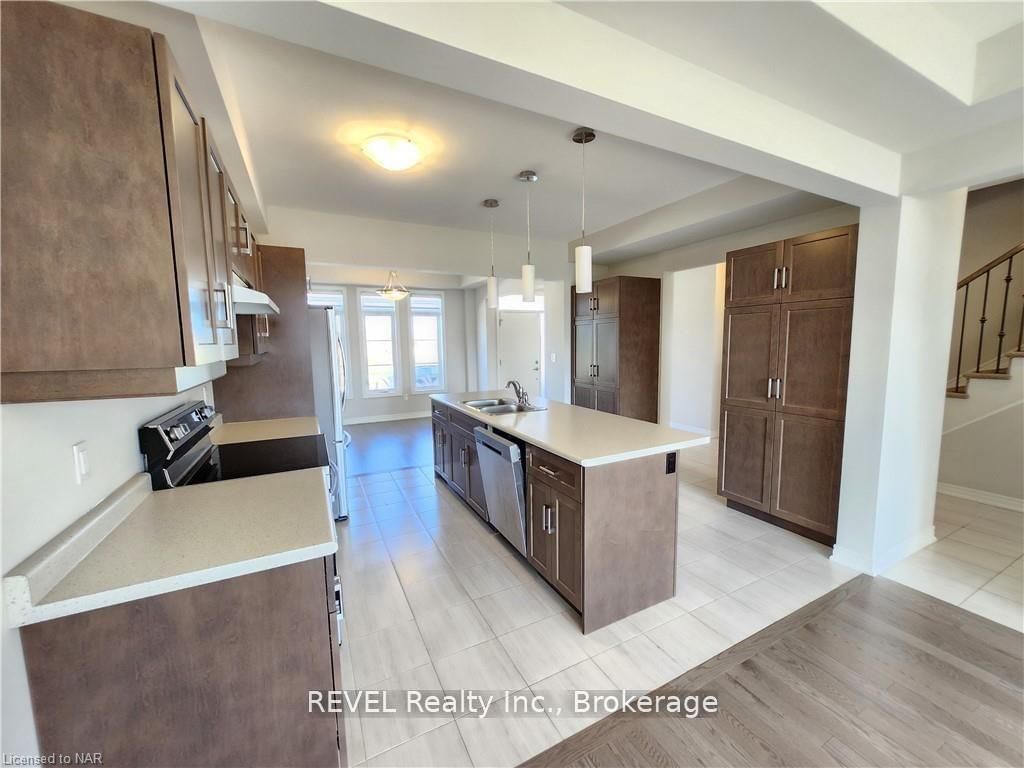 Photo 10 of 62 Summersides Blvd, Pelham, Fonthill — HOMEH