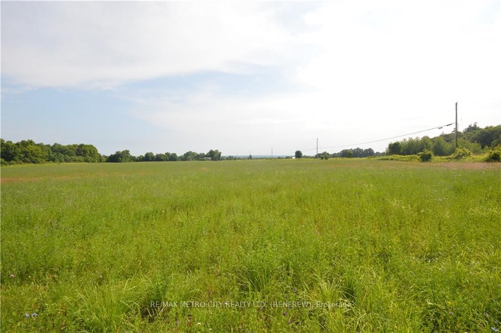 Photo 2 of Unit 2, 00 CASTLEFORD Rd, Renfrew, Horton Twp — HOMEH