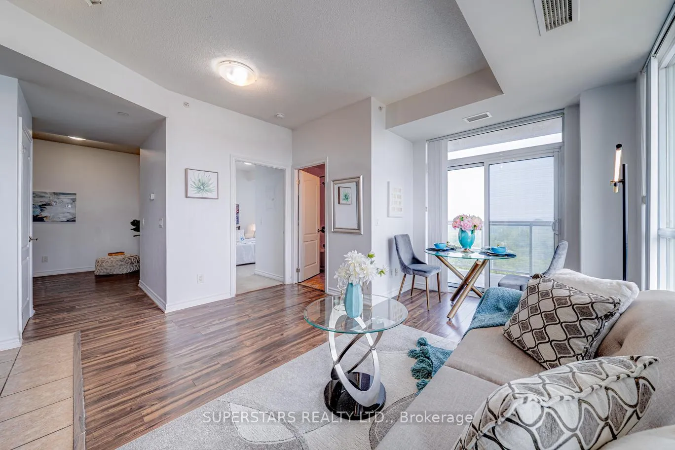 Photo 6 of Unit 922, 8323 Kennedy Road, Markham, Village Green-South Unionville — HOMEH