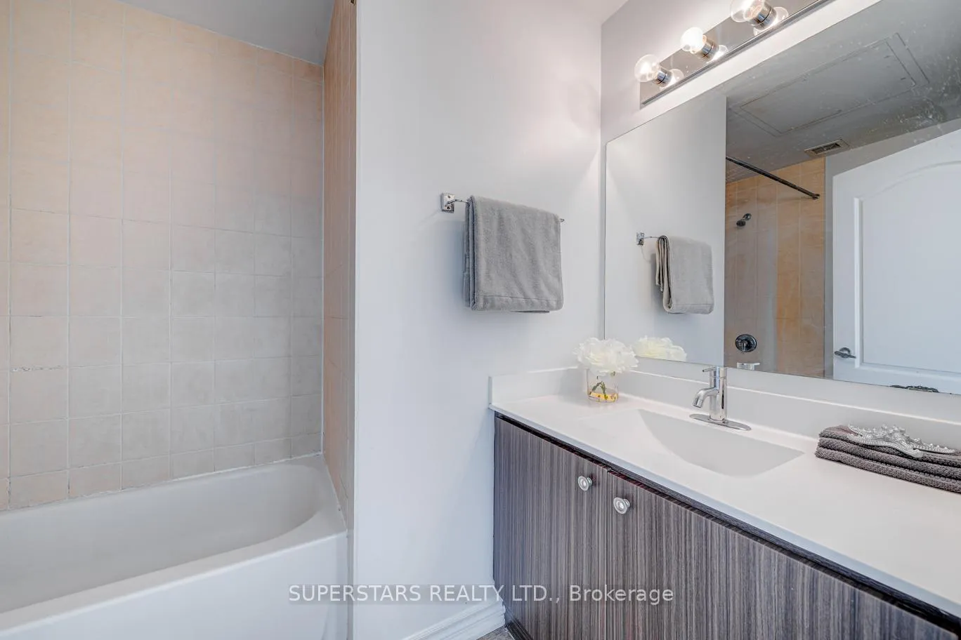 Photo 13 of Unit 922, 8323 Kennedy Road, Markham, Village Green-South Unionville — HOMEH