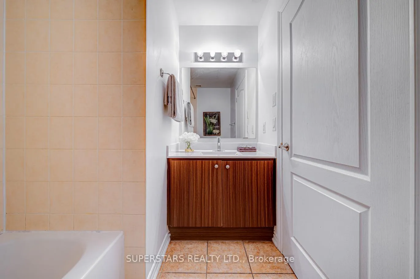 Photo 15 of Unit 922, 8323 Kennedy Road, Markham, Village Green-South Unionville — HOMEH