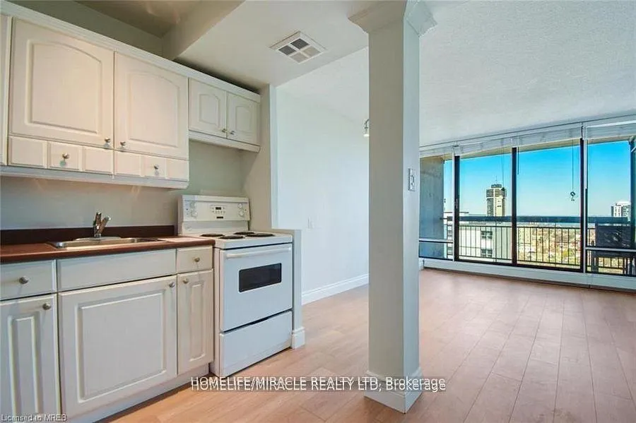 Photo 5 of Unit 2303, 150 Charlton Avenue E, Hamilton, Corktown — HOMEH